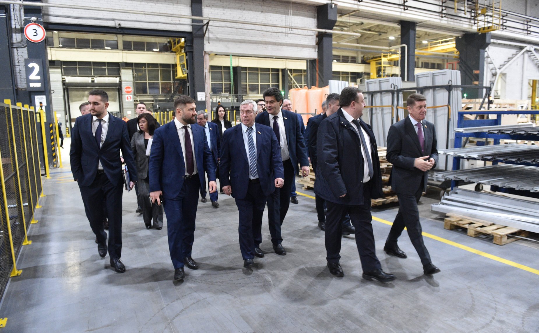 Сенаторы ознакомились с предприятием по производству лифтового оборудования акционерного общества «Щербинский лифтостроительный завод»