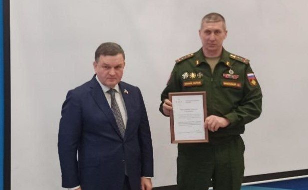 Сергей Перминов вручил награды Совета Федерации, которыми за выдающиеся заслуги отмечены жители Ленинградской области