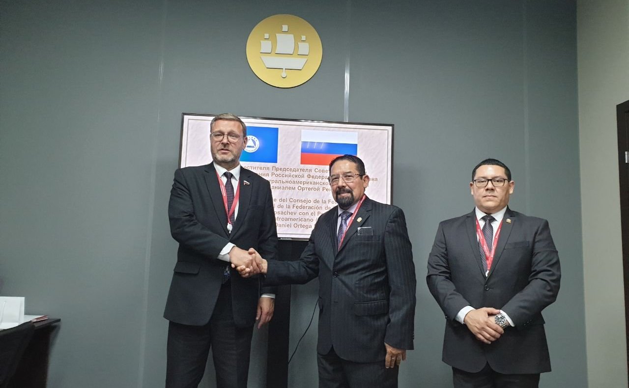 Константин Косачев «на полях» ПМЭФ провел встречу с Председателем Центральноамериканского парламента (ПАРЛАСЕН) Даниэлем Ортегой Рейесом