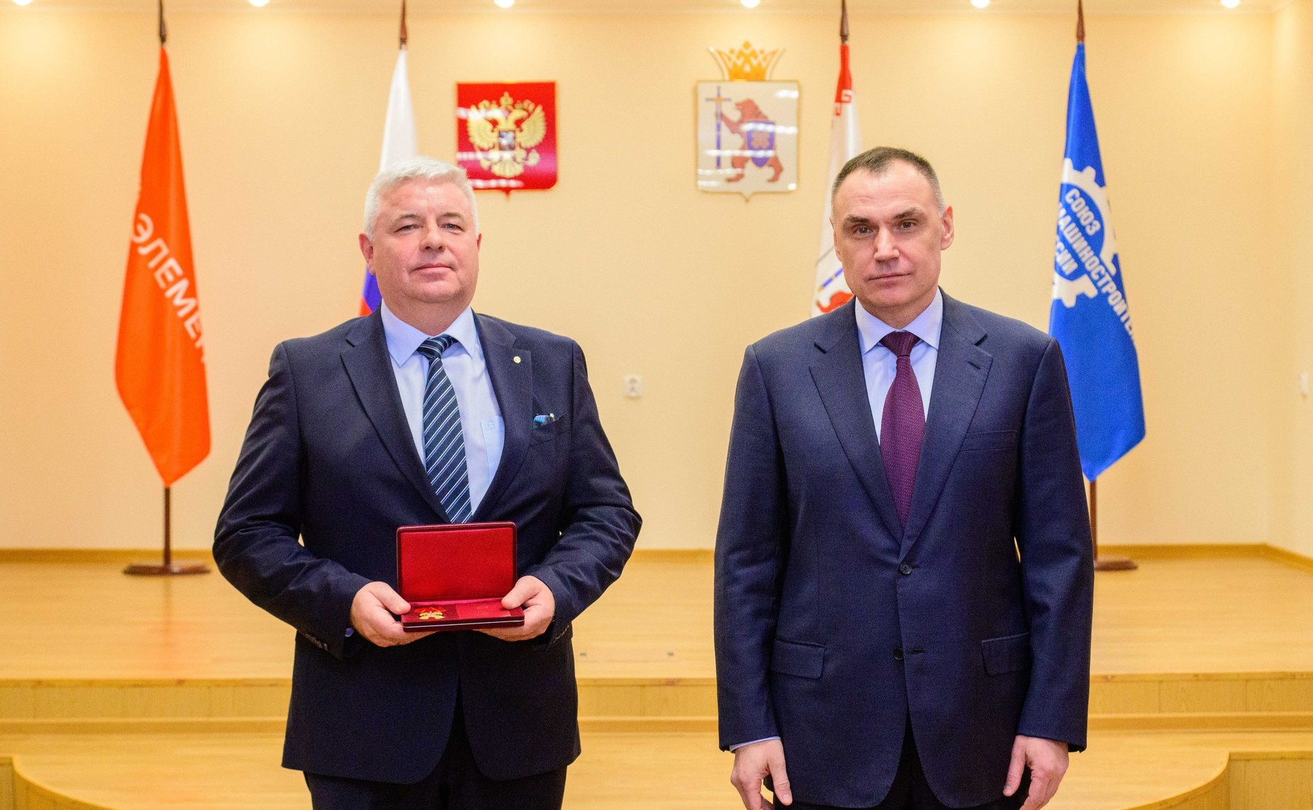 Сергей Мартынов поздравил коллектив АО «ЗПП» с вручением ордена Александра Невского