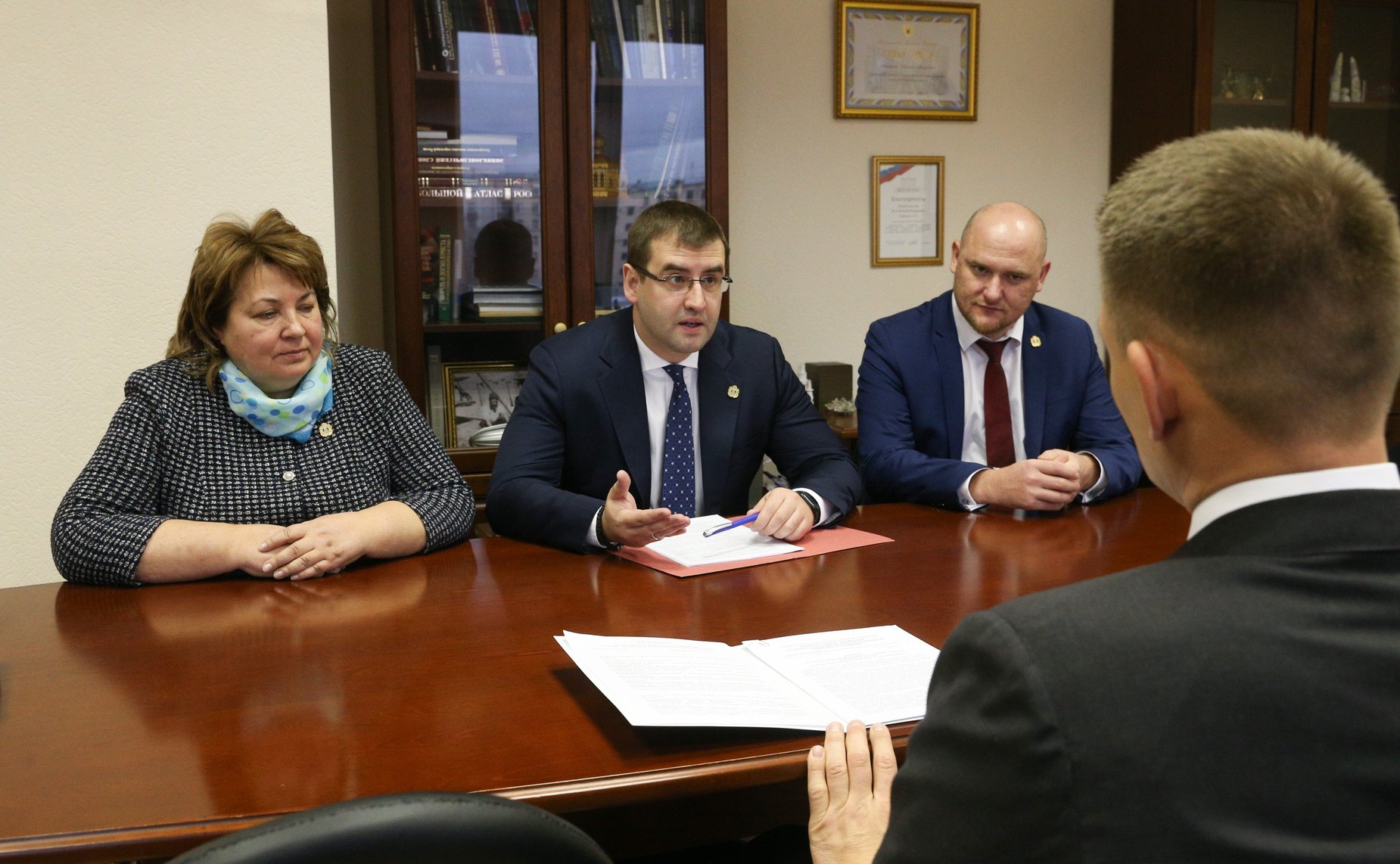 Рабочая встреча председателя Комитета СФ по аграрно-продовольственной политике и природопользованию Александра Двойных с представителями делегации Новгородской области