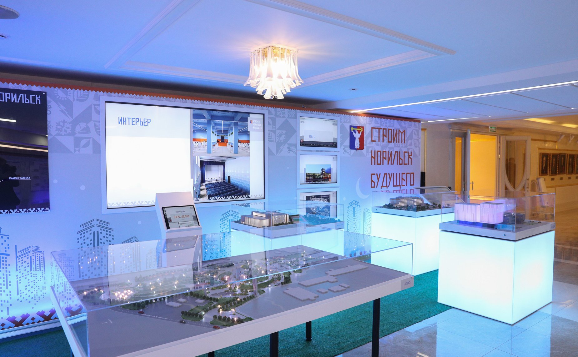В Совете Федерации открылась выставка «Строим Норильск будущего»