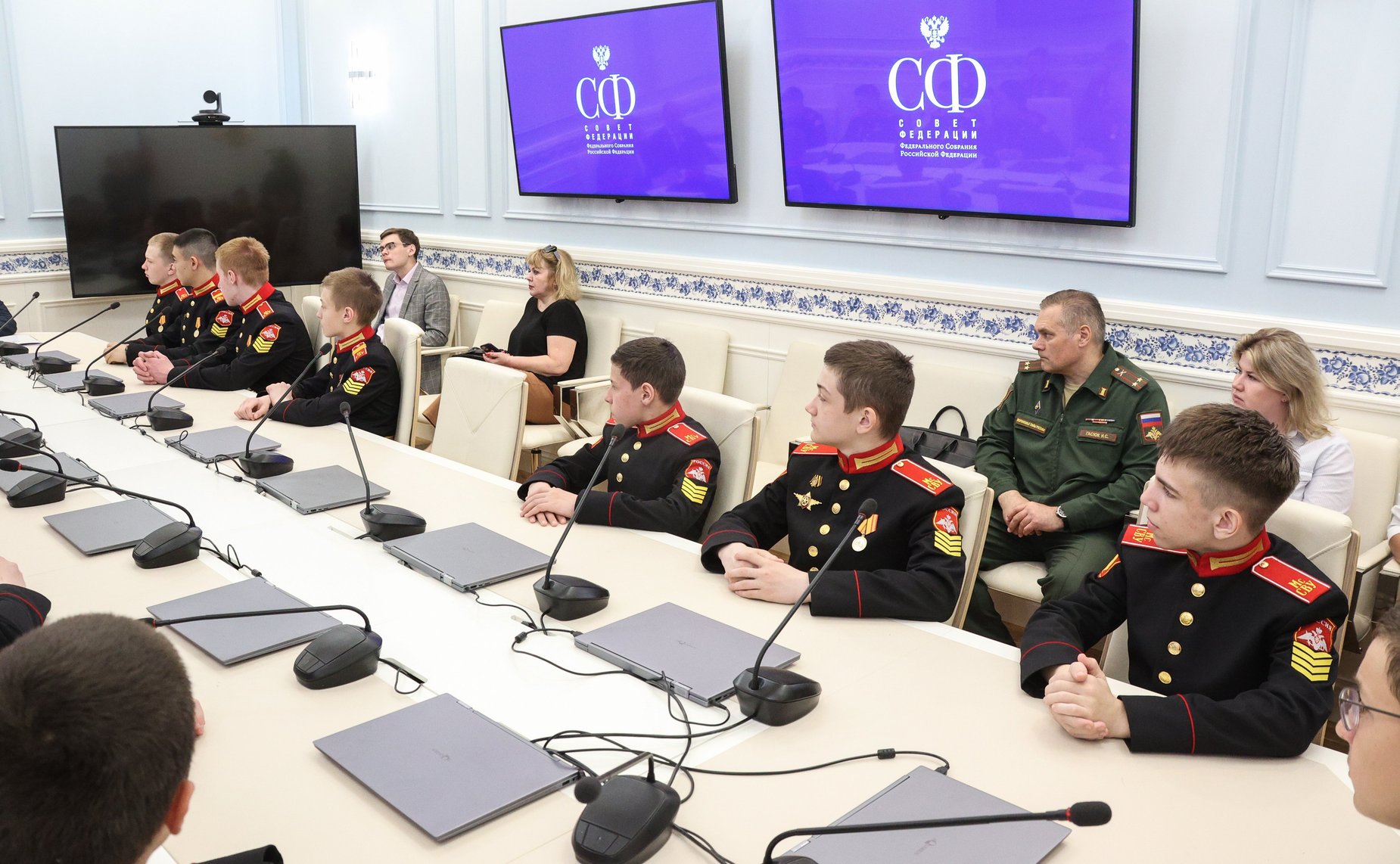 Встреча заместителя Председателя СФ Константина Косачева с воспитанниками Московского суворовского военного училища — участниками Парада Победы на Красной площади 2024 года