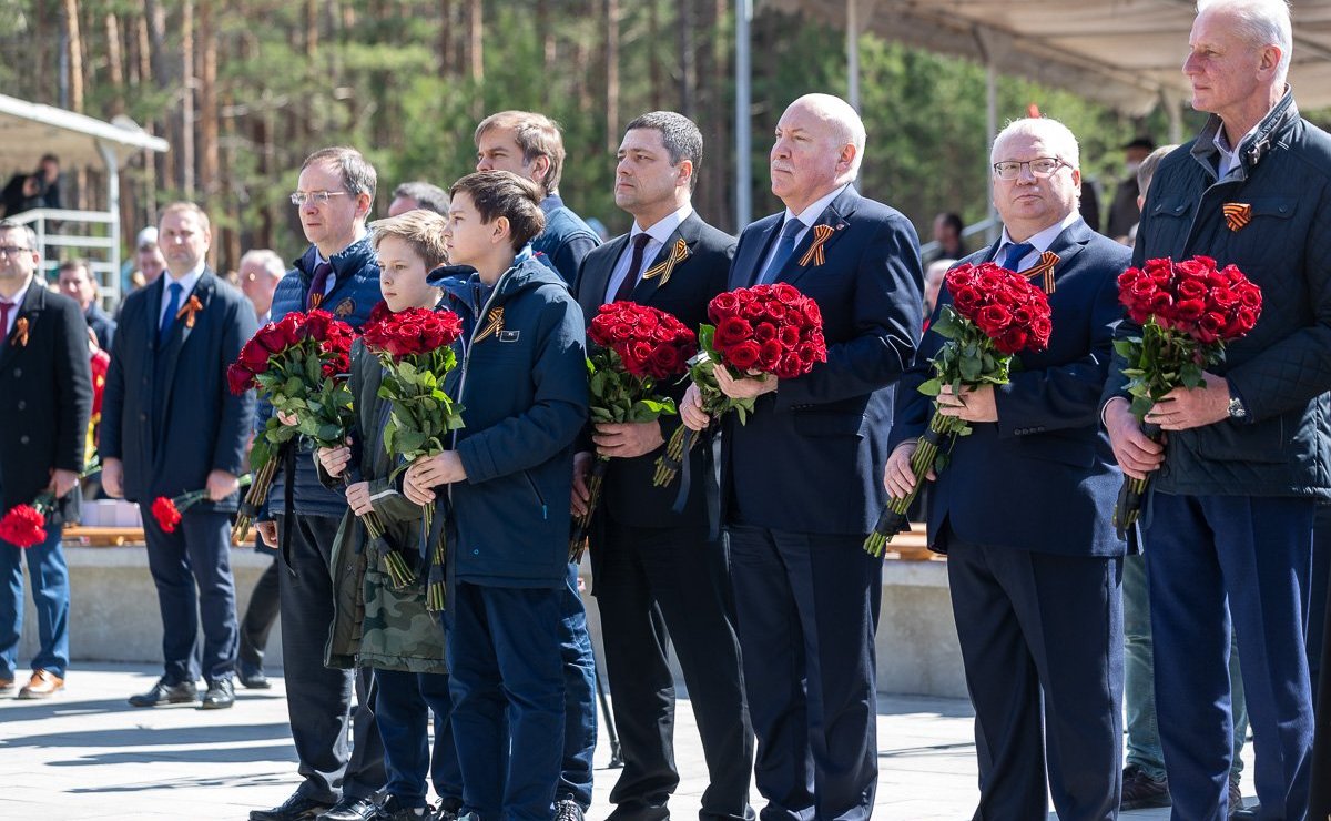 Ооткрытие мемориала «Знамя Победы» в Псковской области