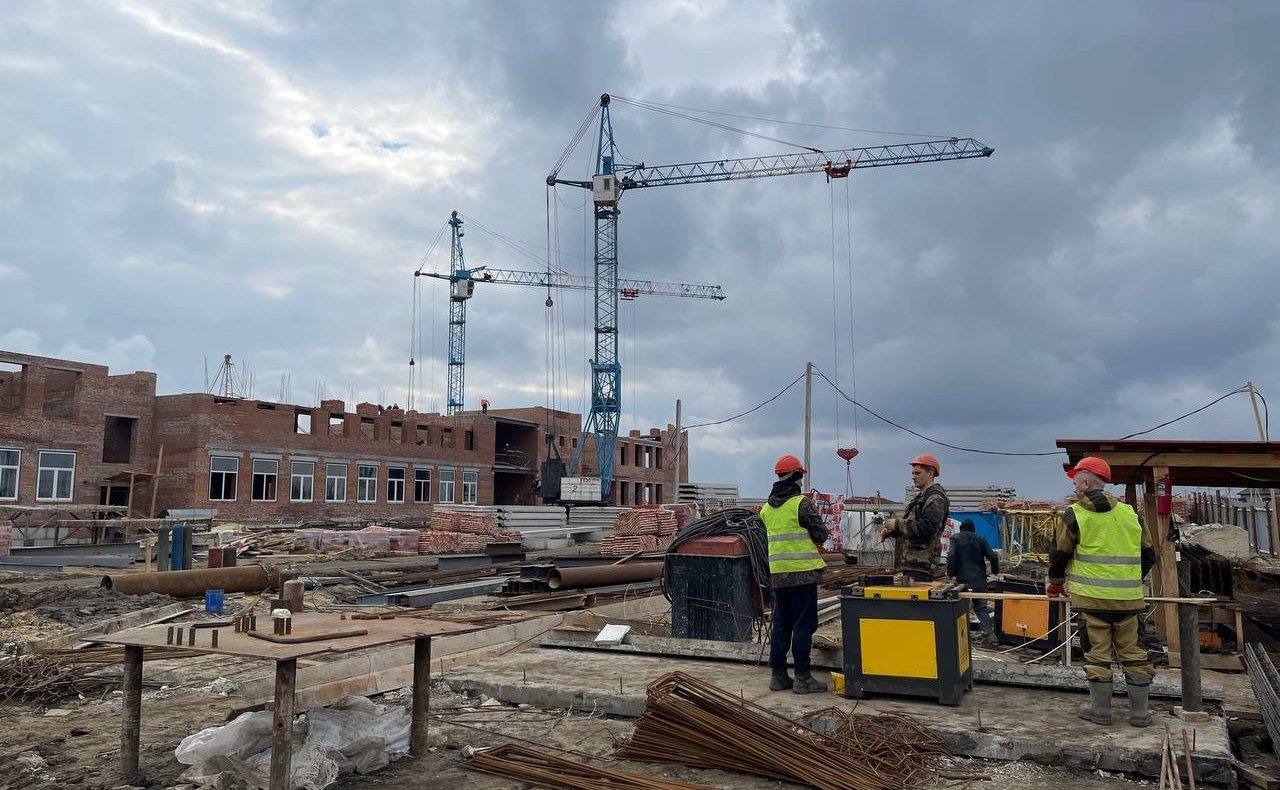 Михаил Белоусов провел мониторинг строительства и капитального ремонта школ в регионе