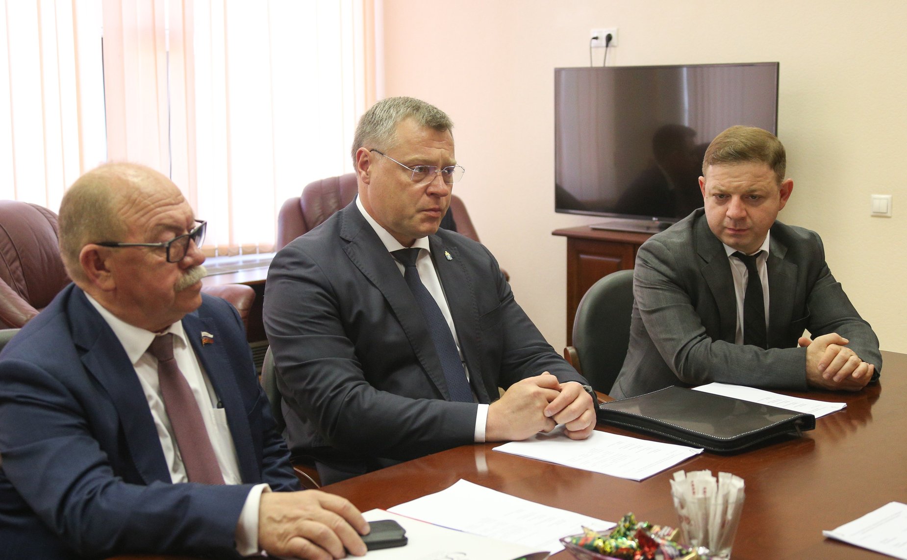 Рабочая встреча председателя Алексея Майорова Комитета СФ по аграрно-продовольственной политике и природопользованию с представителями делегации Астраханской области во главе с губернатором