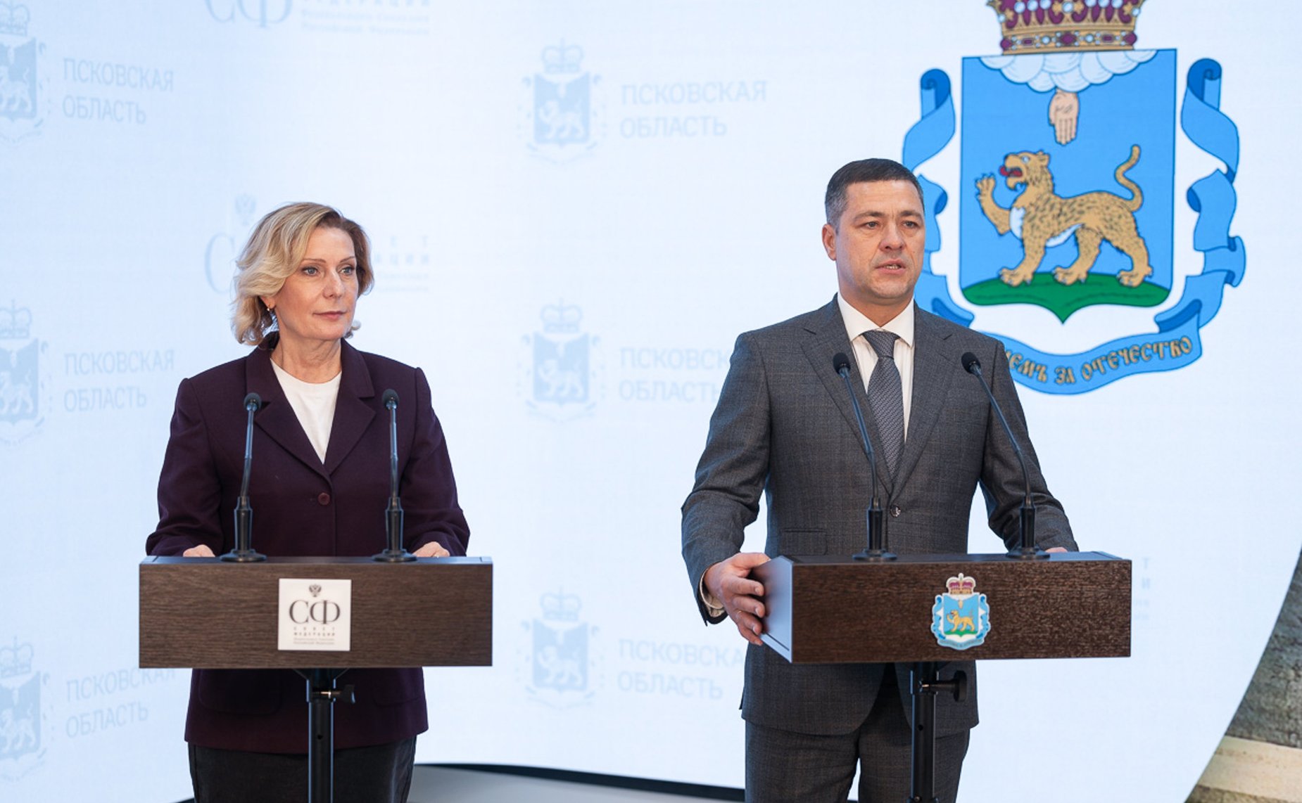 Пресс-подход Губернатора Псковской области Михаила Ведерникова и заместителя Председателя Совета Федерации Инны Святенко