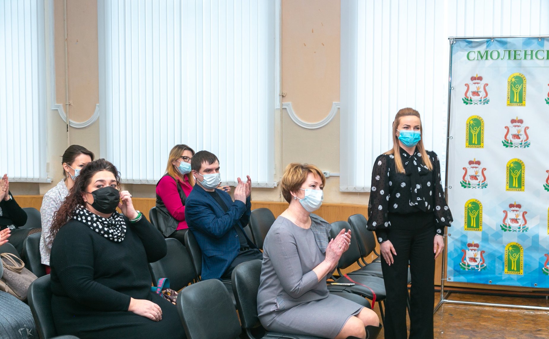 Ирина Кожанова посетила Смоленский педагогический колледж и вручила награды особо отличившимся педагогам и руководителям