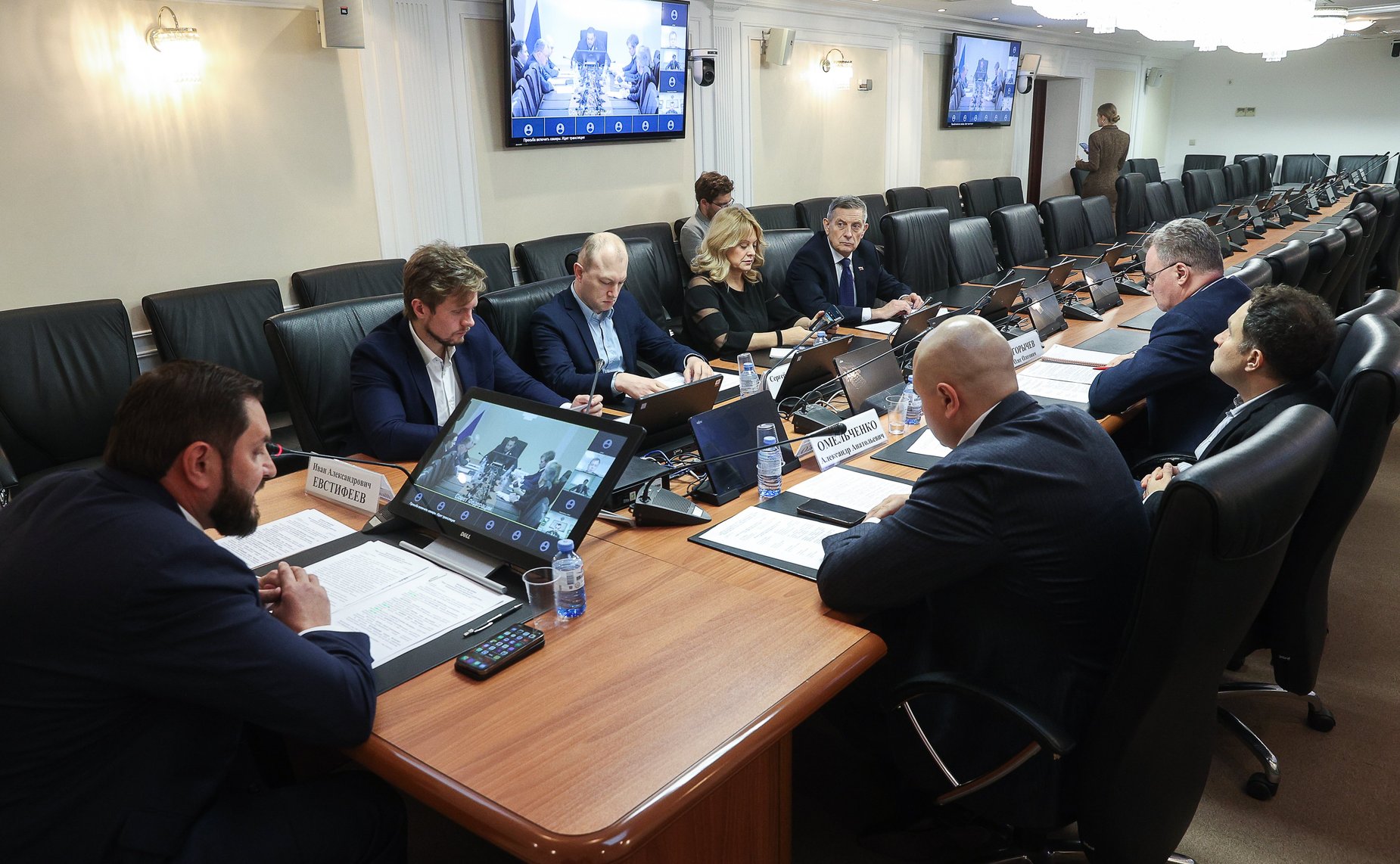 Круглый стол на тему «Меры экономического стимулирования создания новых высокотехнологичных рабочих мест»