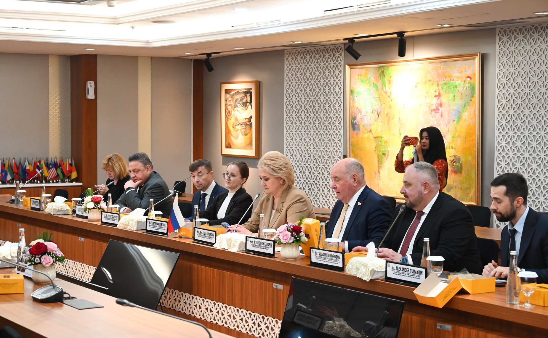 Сенаторы провели переговоры с Равиндрой Аирлангой и председателем Группы дружбы Совета народных представителей Республики Индонезии с нижней палатой российского парламента Вихади Виджаянто