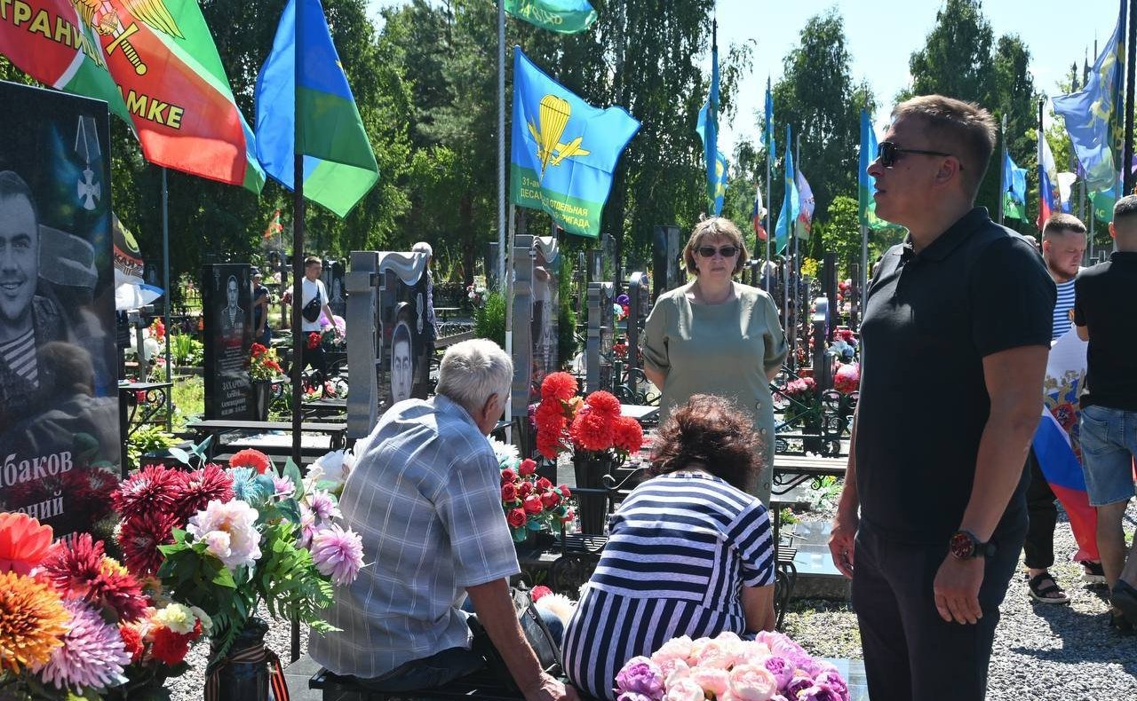 Айрат Гибатдинов встретился с мамой Героя России Вадима Епифанова