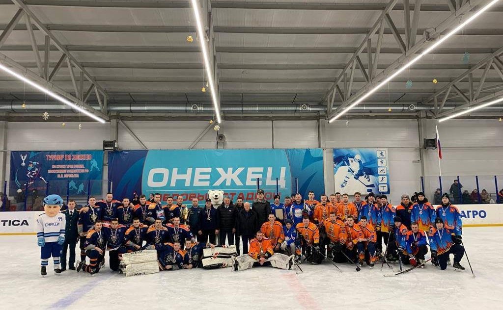 Юрий Воробьев поздравил спасателей Вологодской области, преподавательский состав и воспитанников образовательного центра «Корабелы Прионежья» с профессиональным праздником — Днем спасателя