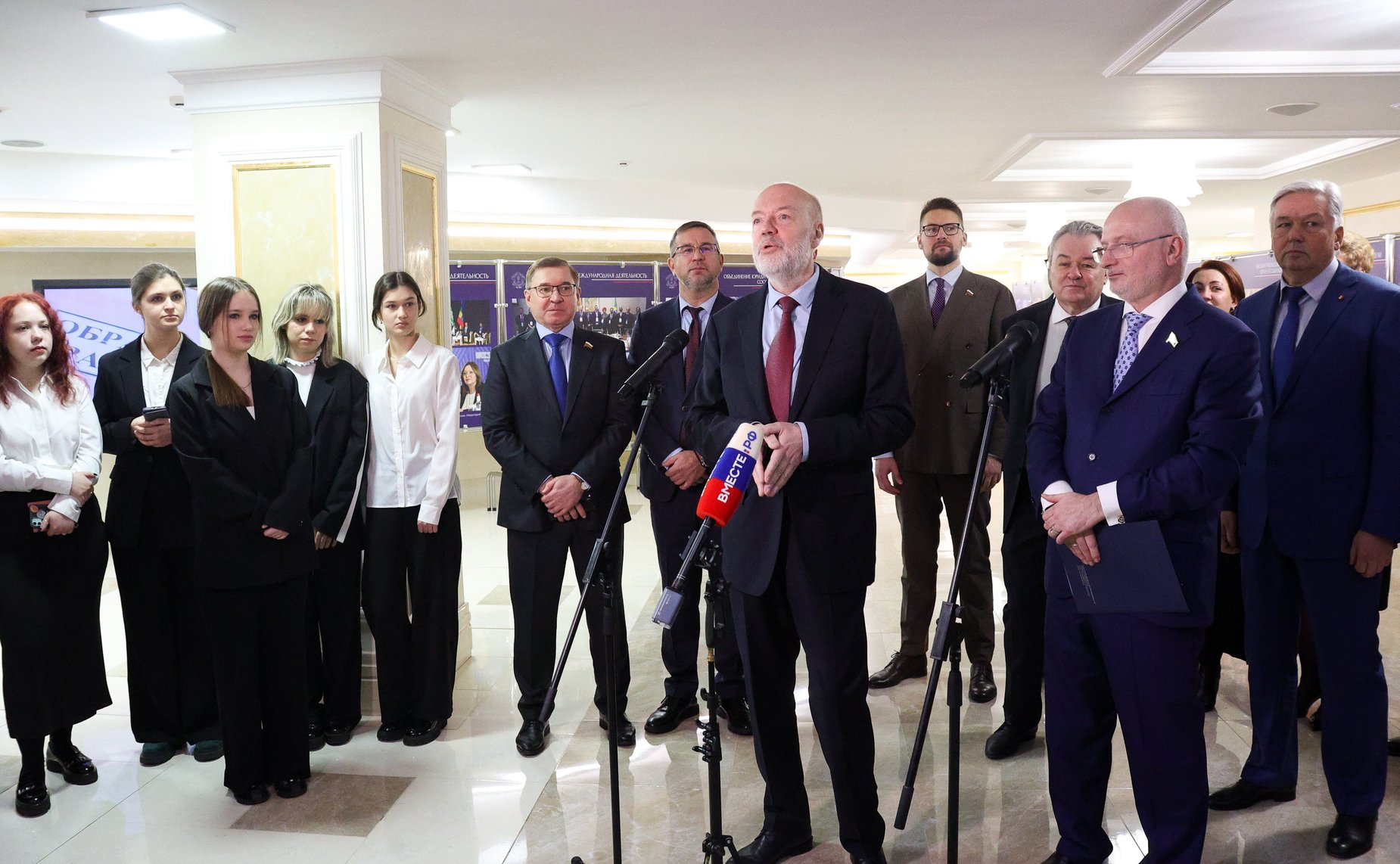 Андрей Клишас открыл выставку, посвященную 20-летию Ассоциации юристов России