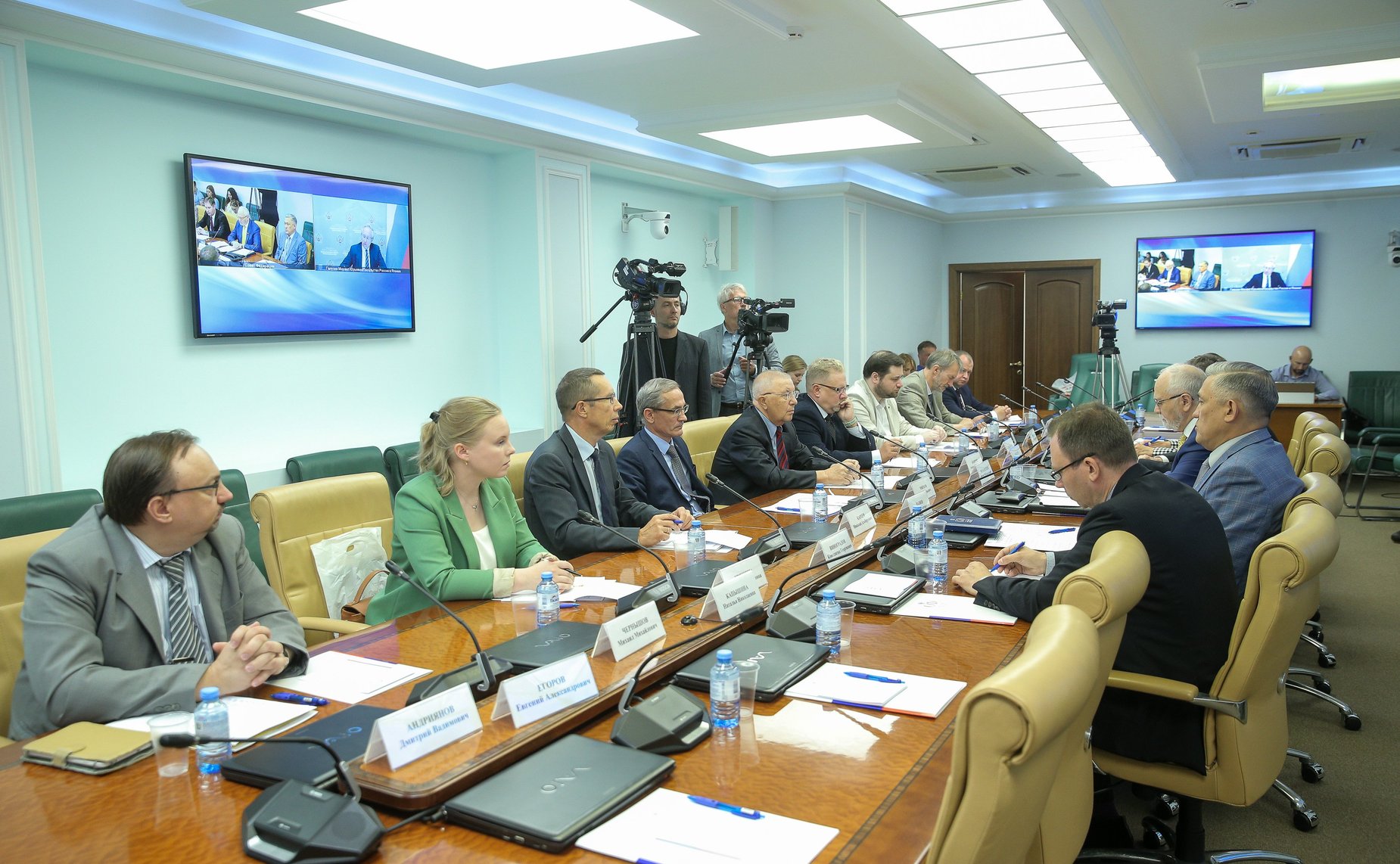 Круглый стол на тему «Эхо трагедии Хиросимы и Нагасаки: правда и ложь вокруг очередной годовщины атомных бомбардировок США японских городов»