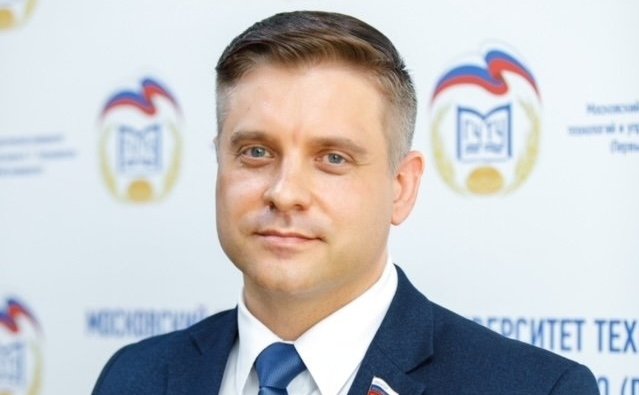 С приветственной речью на IV Форуме «Психология питания» выступил сенатор РФ Юрий Архаров