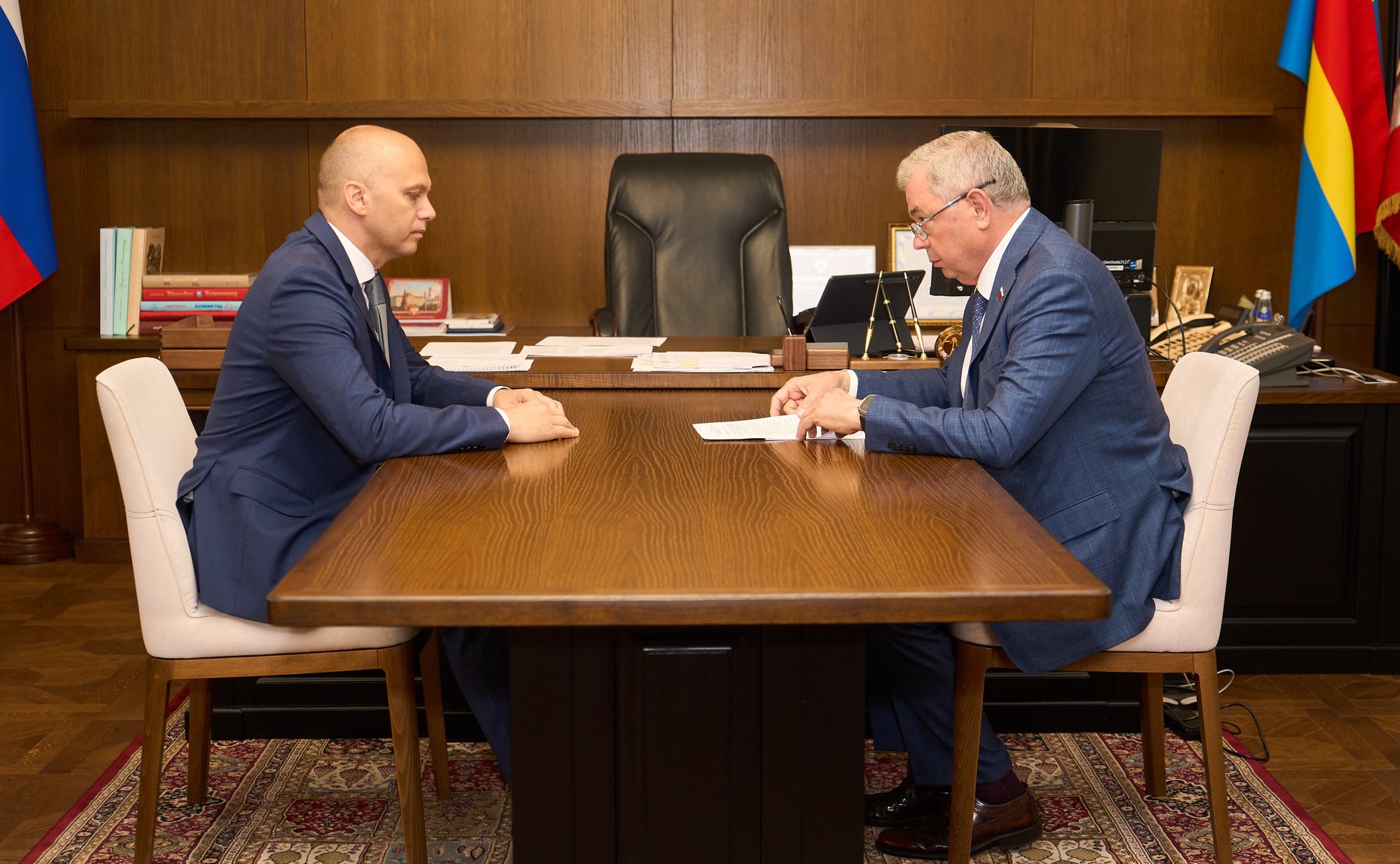Анатолий Артамонов в рамках рабочей поездки в Калининградскую область провел встречу с врио губернатора Алексеем Беспрозванных