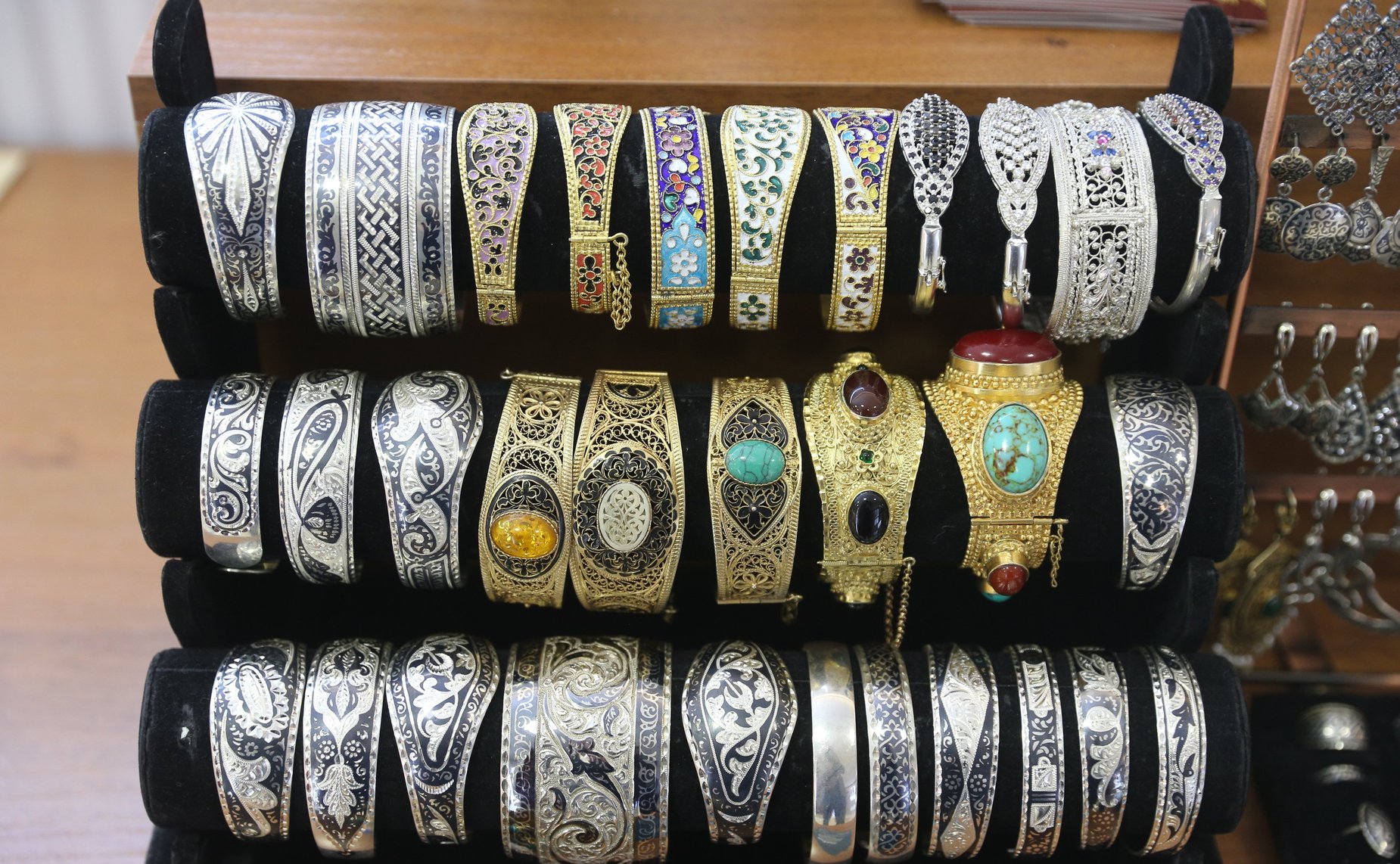 Валентина Матвиенко и Сергей Меликов посетили выставку, посвященную 100-летию Республики Дагестан