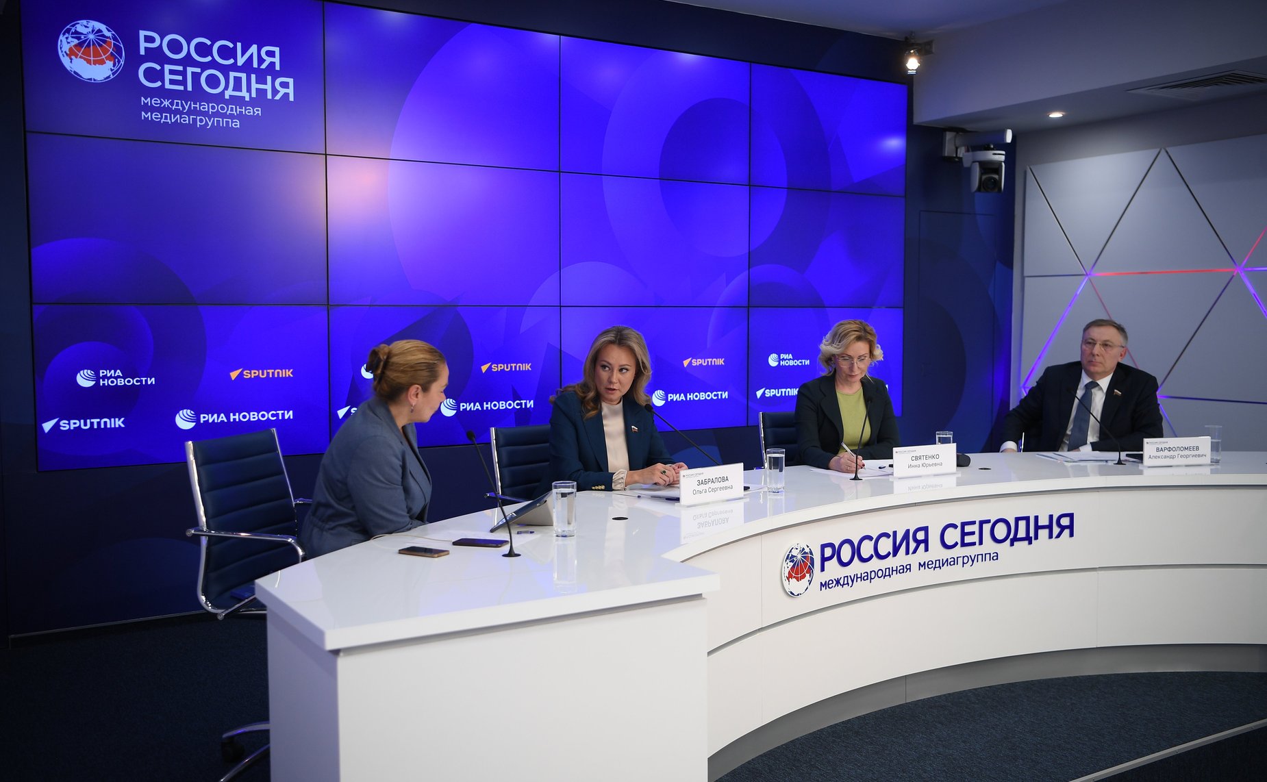 Пресс-конференция Комитета СФ по социальной политике по итогам работы в осеннюю сессию 2022 года