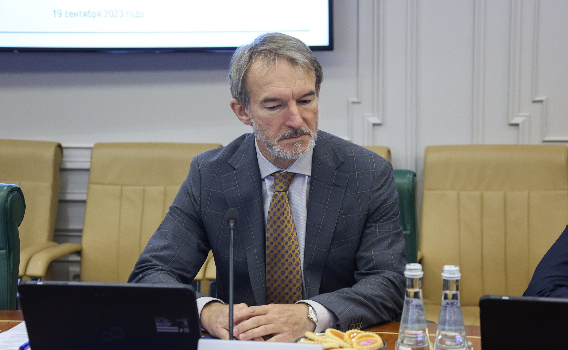 Заместитель Председателя Совета Федерации Константин Косачев провел встречу с Чрезвычайным и Полномочным Послом Республики Куба в РФ