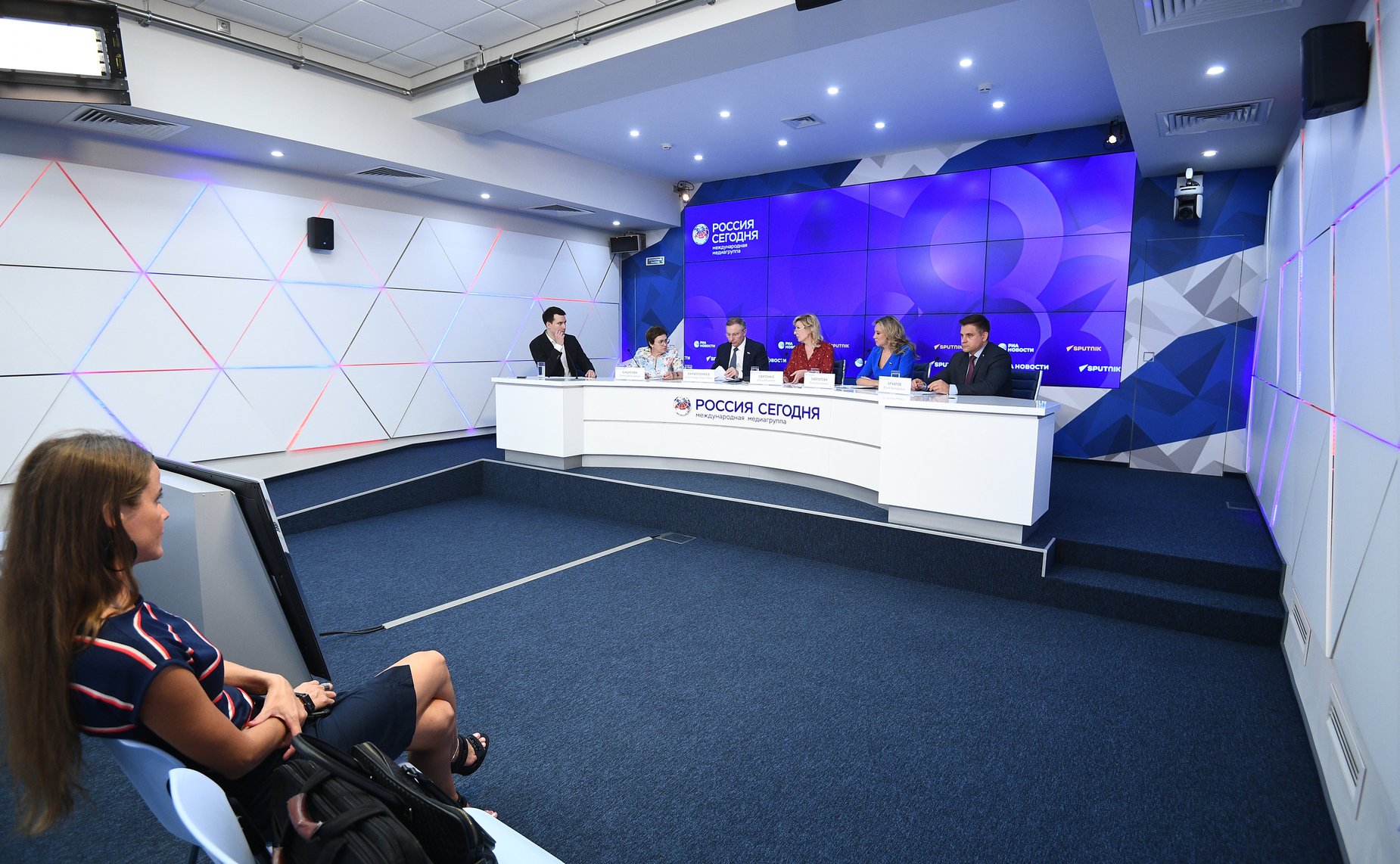 Пресс-конференцию по итогам работы Комитета СФ в ходе весенней парламентской сессии