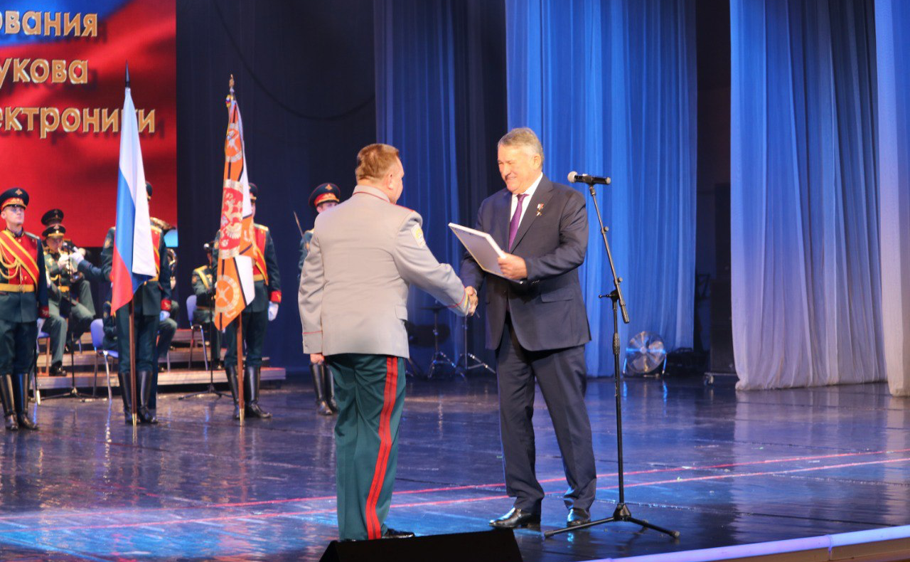 Заместитель Председателя Совета Федерации Юрий Воробьев принял участие в мероприятиях, посвященных 67-й годовщине со дня образования Военного ордена Жукова университета радиоэлектроники