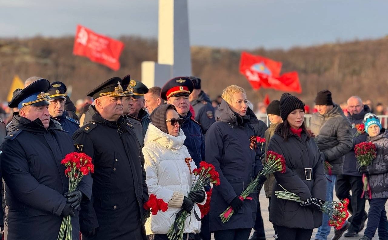 Татьяна Сахарова и Елена Дягилева приняли участие в торжественном мероприятии «Помним! Гордимся!», посвящённом 80-летию разгрома немецко-фашистских войск в Заполярье