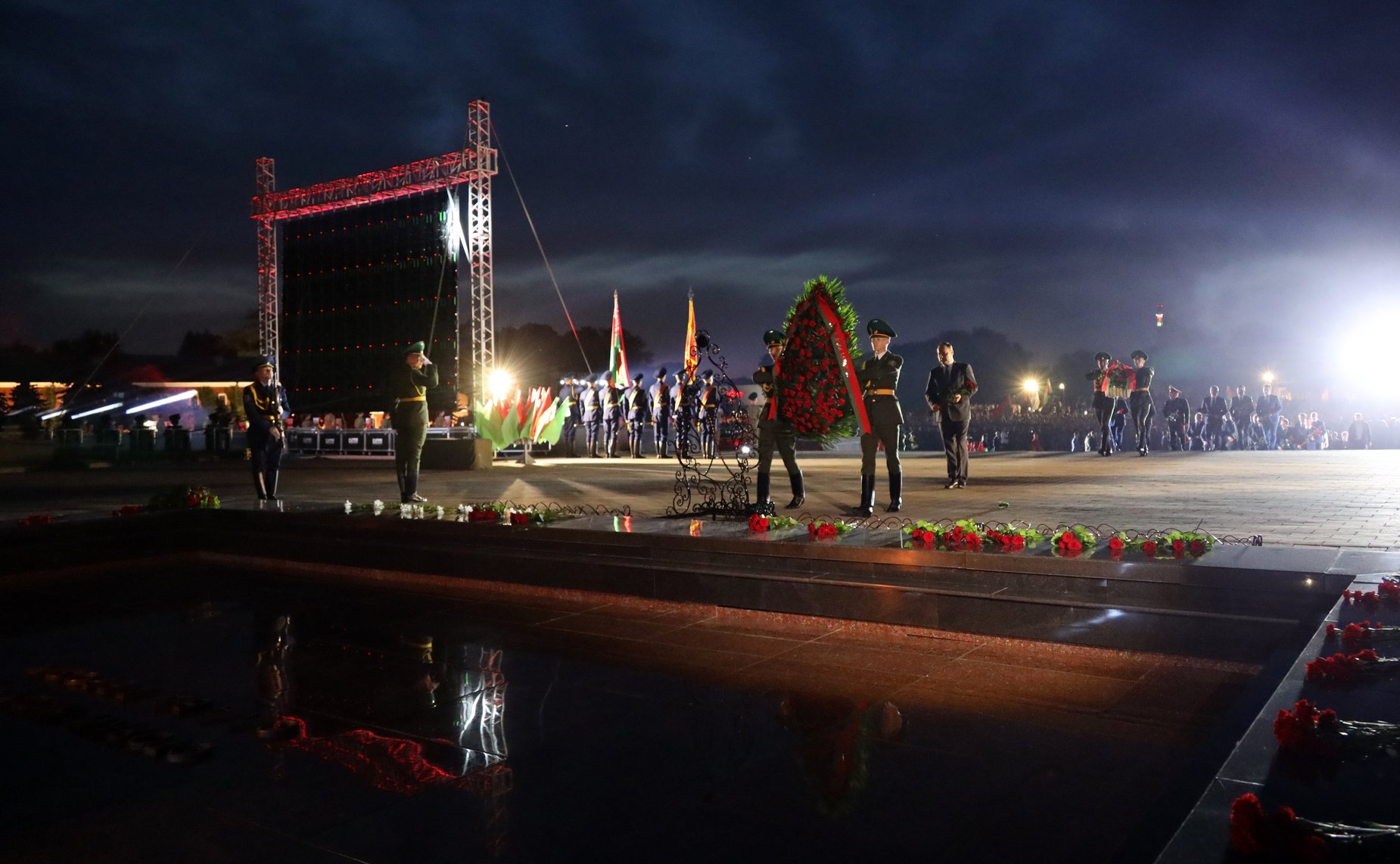 В память о событиях Великой Отечественной войны в ночь на 22 июня прошел митинг-реквием, в котором участвовали как школьники, прибывшие на «Поезде Памяти»