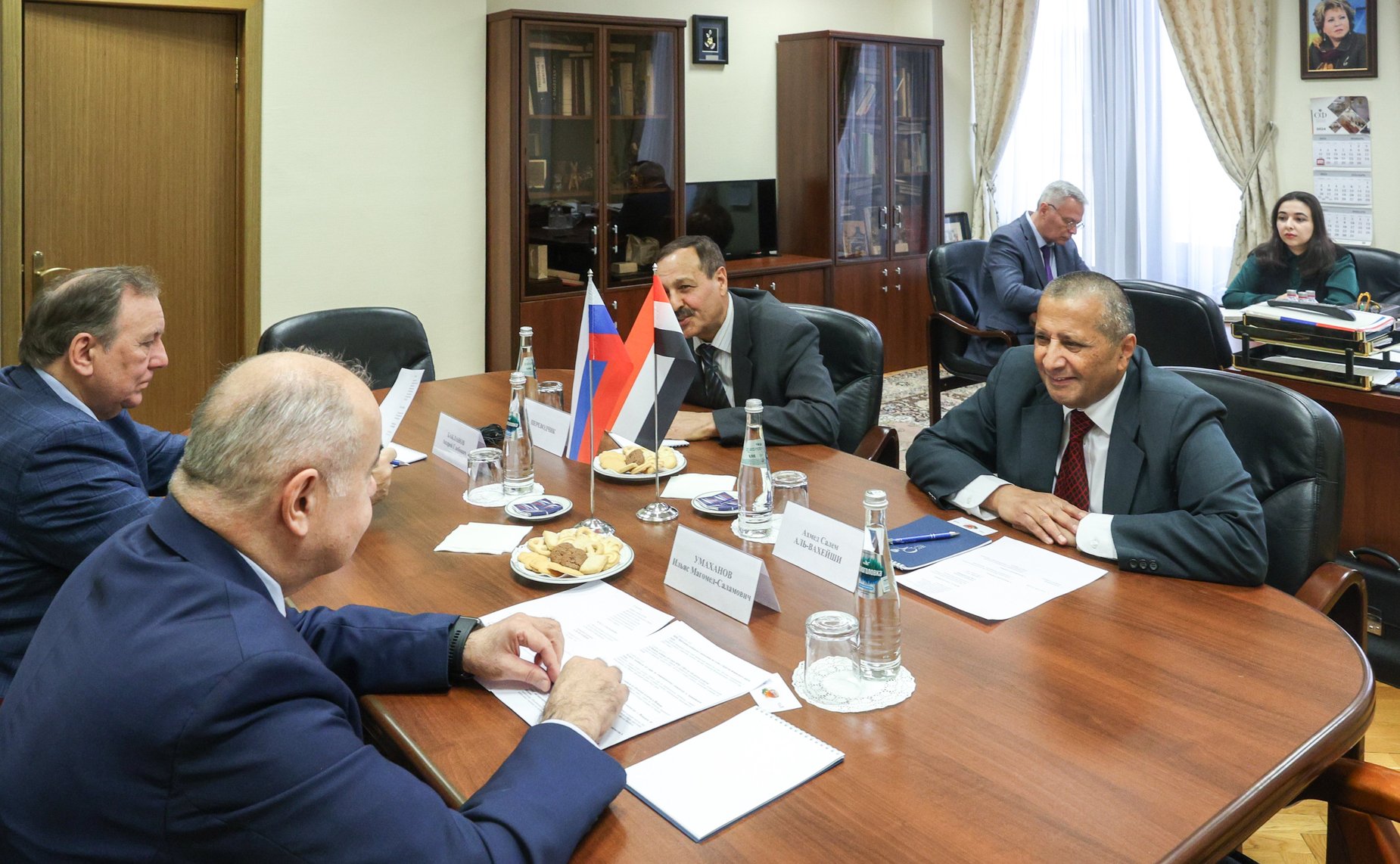 Ильяс Умаханов провел встречу с Чрезвычайным и Полномочным Послом Йеменской Республики в Российской Федерации