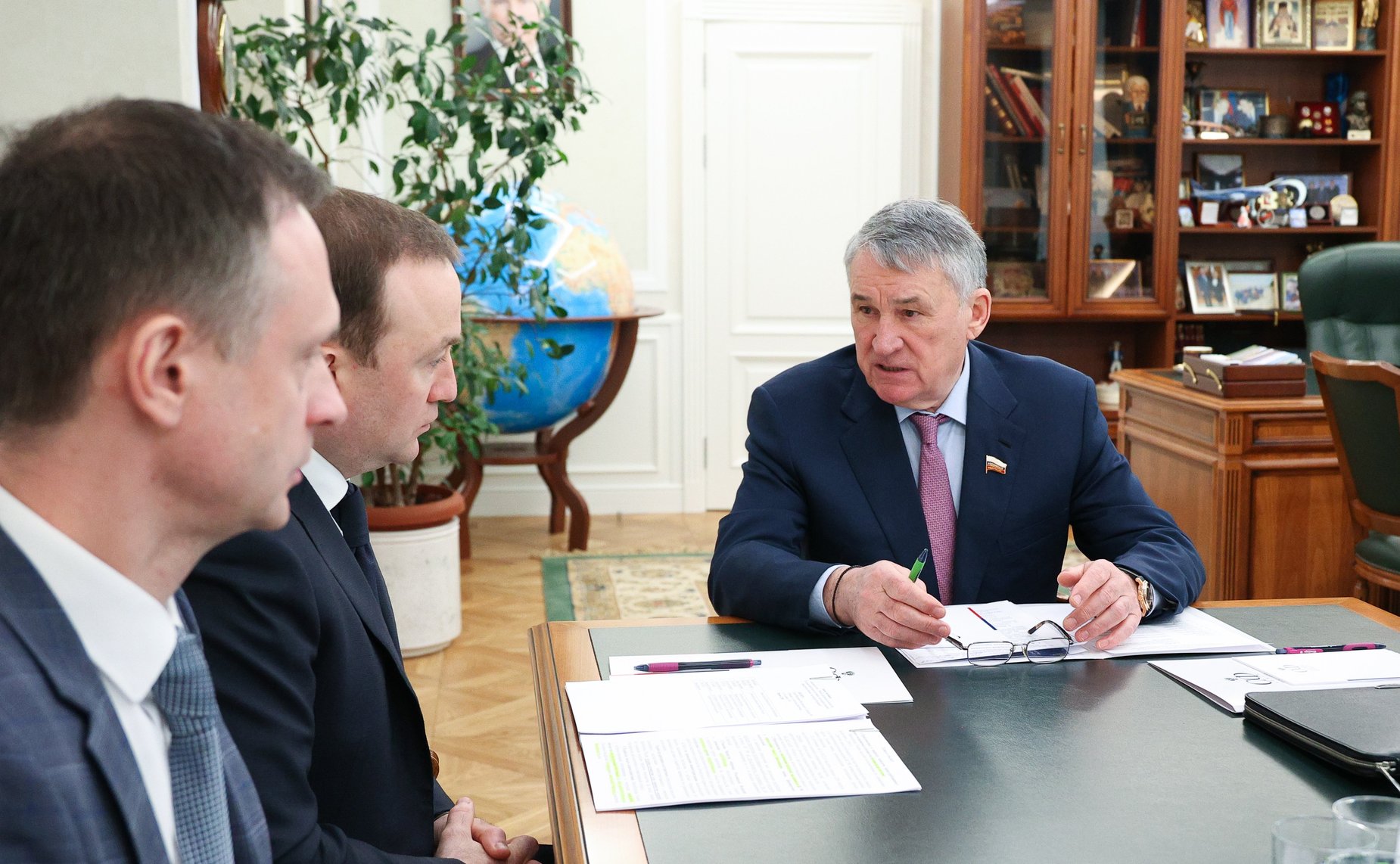 Заместитель Председателя СФ Юрий Воробьев провел рабочее совещание с представителями Министерства обороны