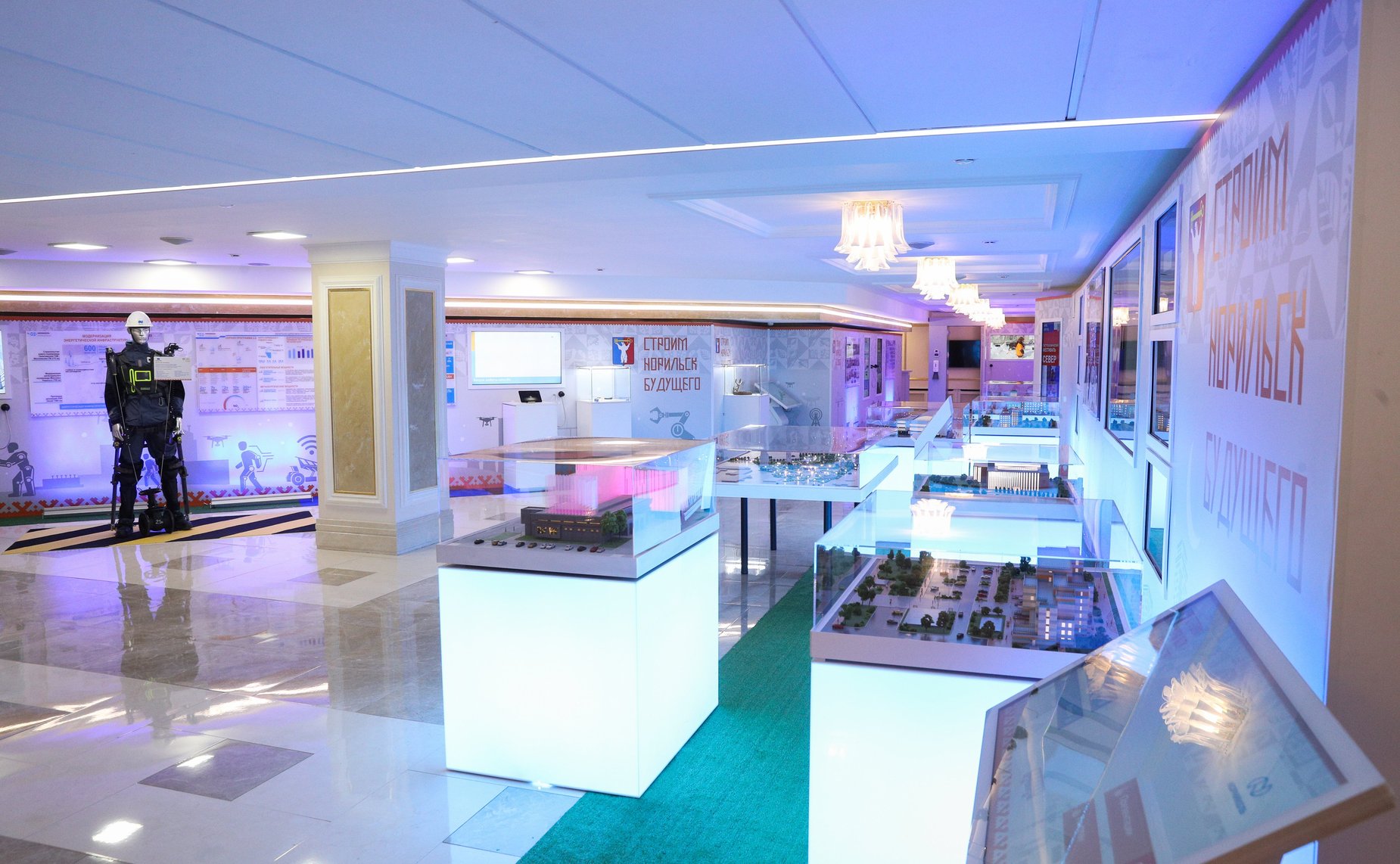 В Совете Федерации открылась выставка «Строим Норильск будущего»