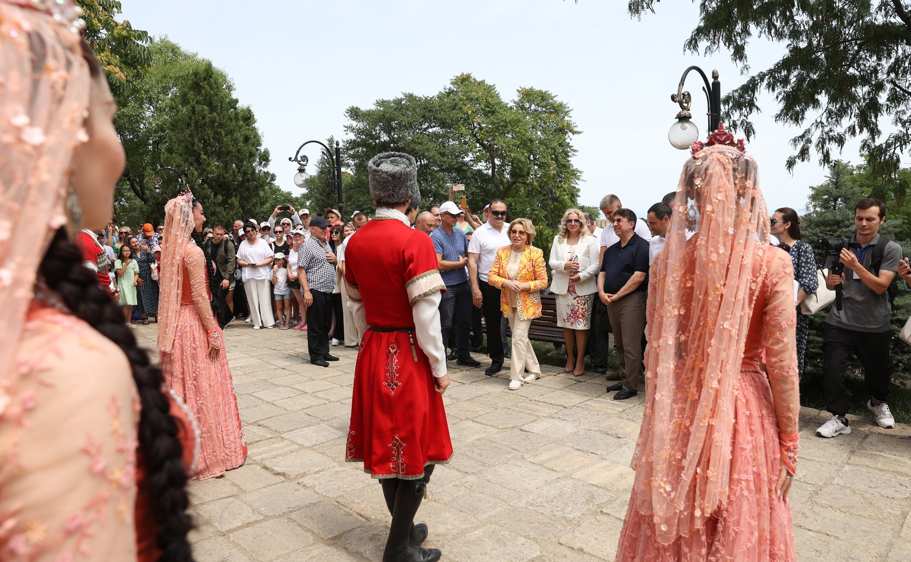 Валентина Матвиенко осмотрела выставку народно-художественных промыслов в Дербенте
