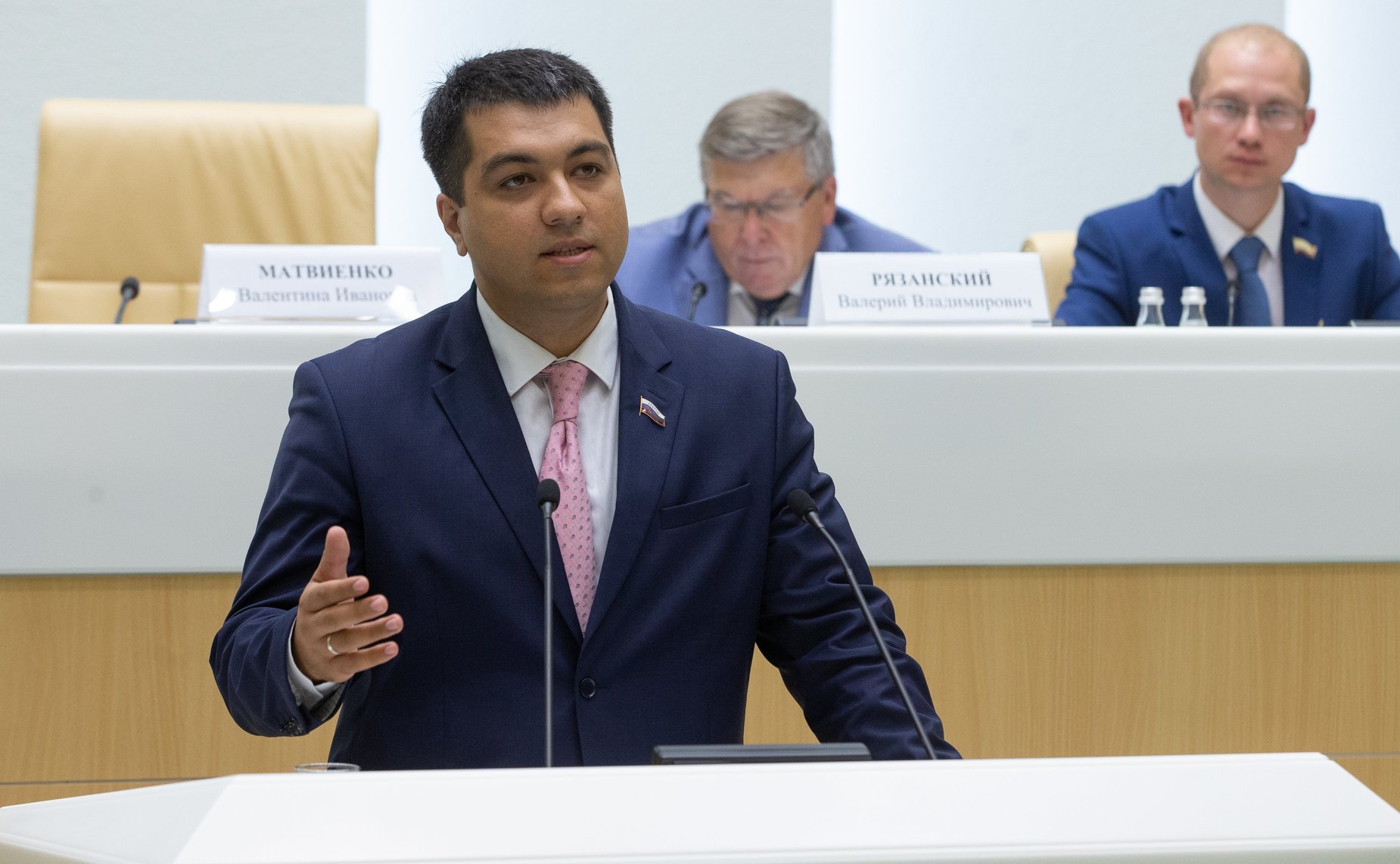 Пленарное заседание Палаты молодых законодателей