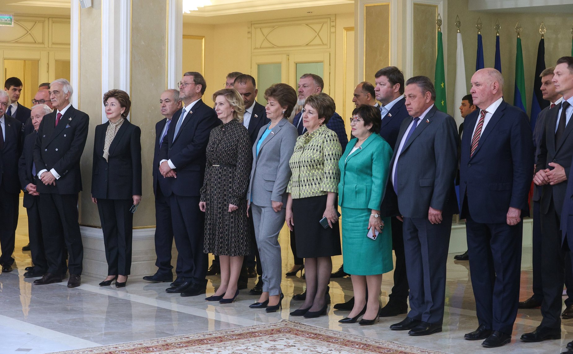 Валентина Матвиенко и Председатель Милли Меджлиса Азербайджанской Республики Сагиба Гафарова открыли в верхней палате российского парламента фотовыставку «В России часть моей души…», посвященную 100-летию со дня рождения Гейдара Алиева