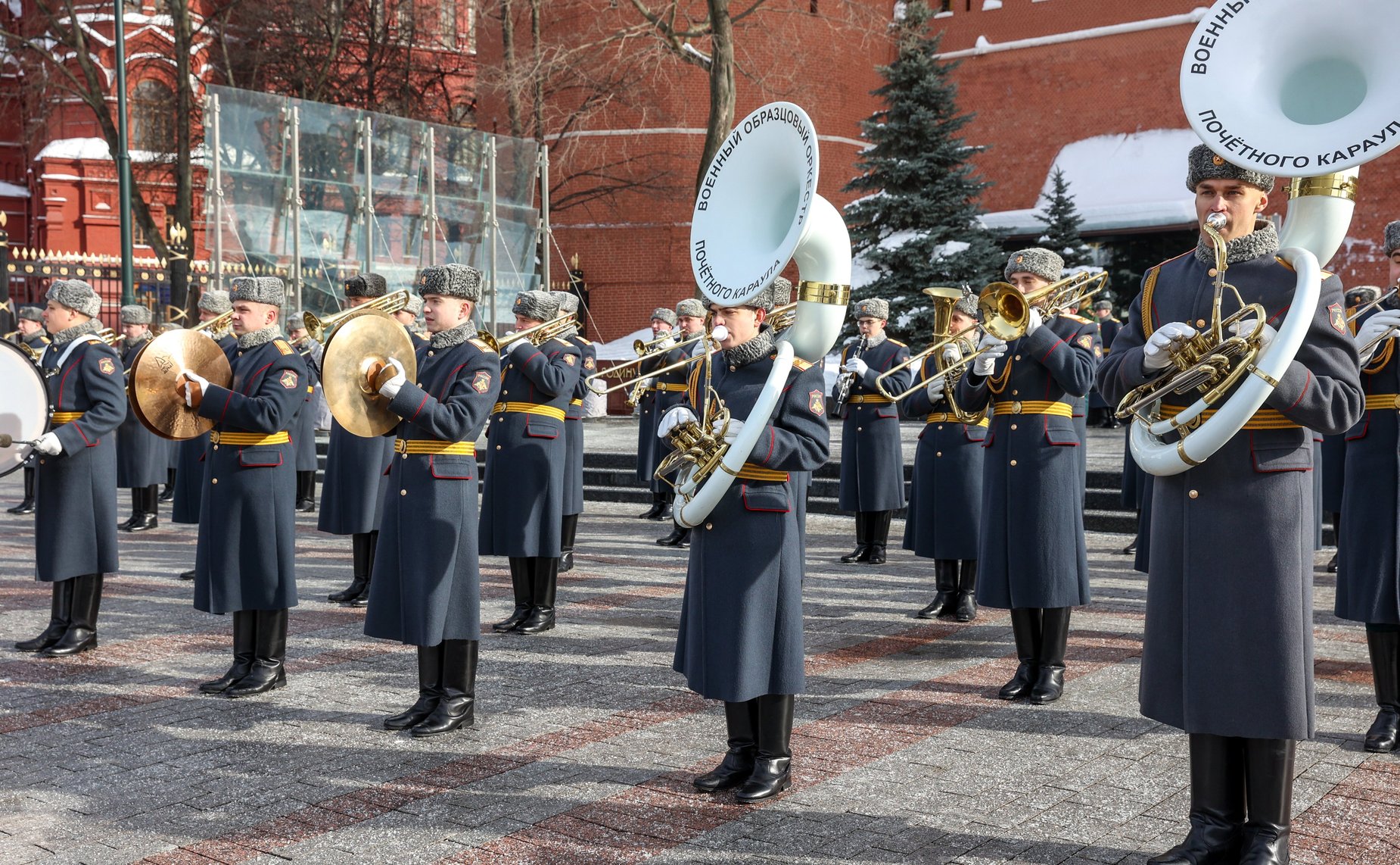 Председатель Совета Федерации Валентина Матвиенко возложила цветы к Могиле Неизвестного Солдата у Кремлевской стены