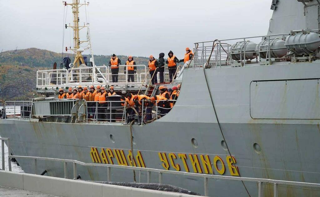 Татьяна Сахарова поздравила экипажи кораблей Северного флота с возвращением в Североморск после длительного плавания