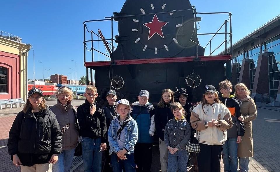 Сергей Мартынов организовал поездку школьников в Санкт-Петербург