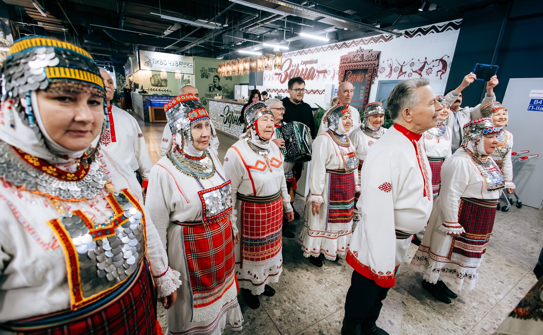 Сенаторы посетили агромаркет «Пехет»