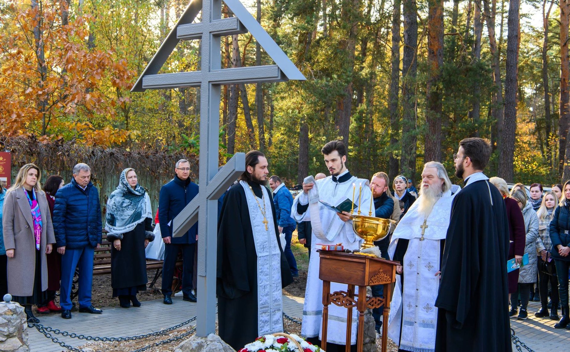 Анатолий Артамонов принял участие в торжественной церемонии открытия музейно-выставочного центра «Сергиев Скит» и выставки «Великая Княгиня Елизавета Федоровна на Калужской земле — благотворитель и миссионер»
