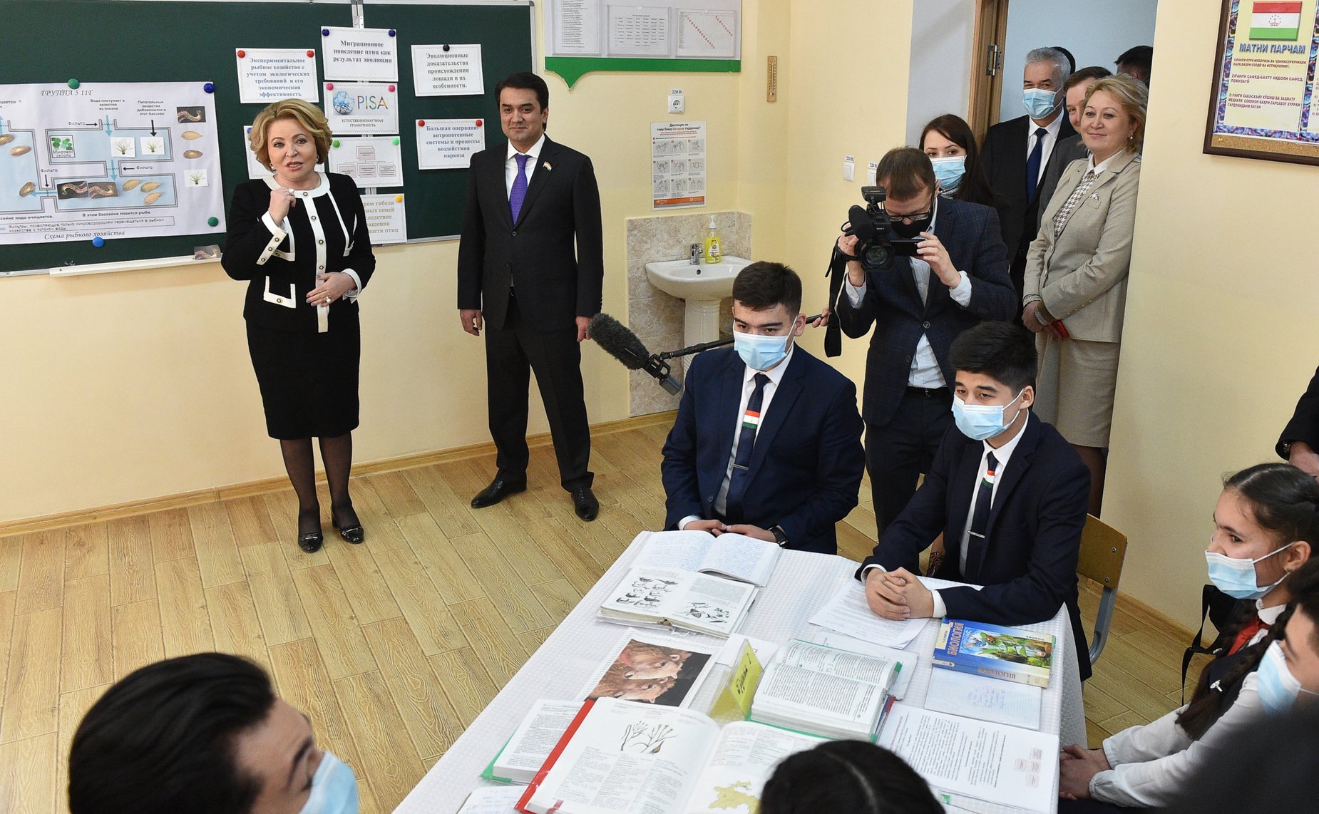 Валентина Матвиенко посетила в Душанбе Президентский лицей для одаренных детей – участника проекта «Российский учитель за рубежом»
