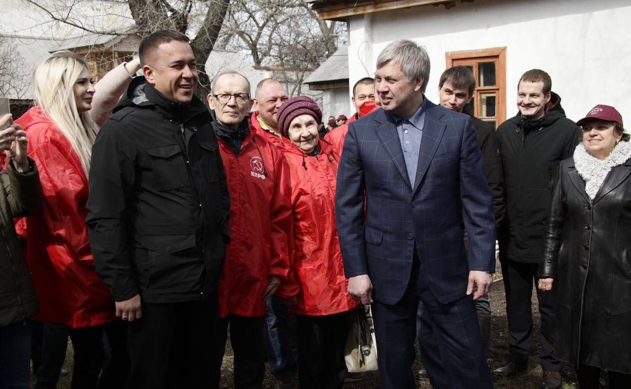 Айрат Гибатдинов принял участие в торжественном возложении цветов к памятнику Ленина совместно с губернатором Ульяновской области А. Русских