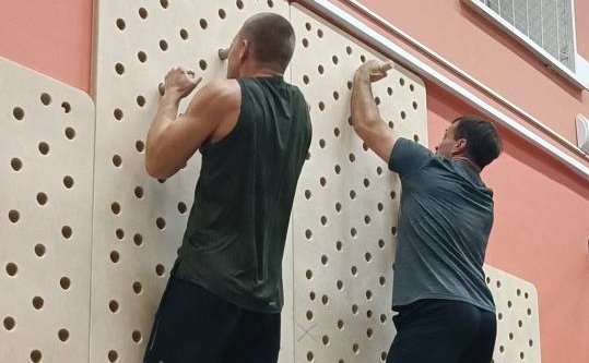 Эдуард Исаков провел тренировку студентам Югорского государственного университета (ЮГУ)