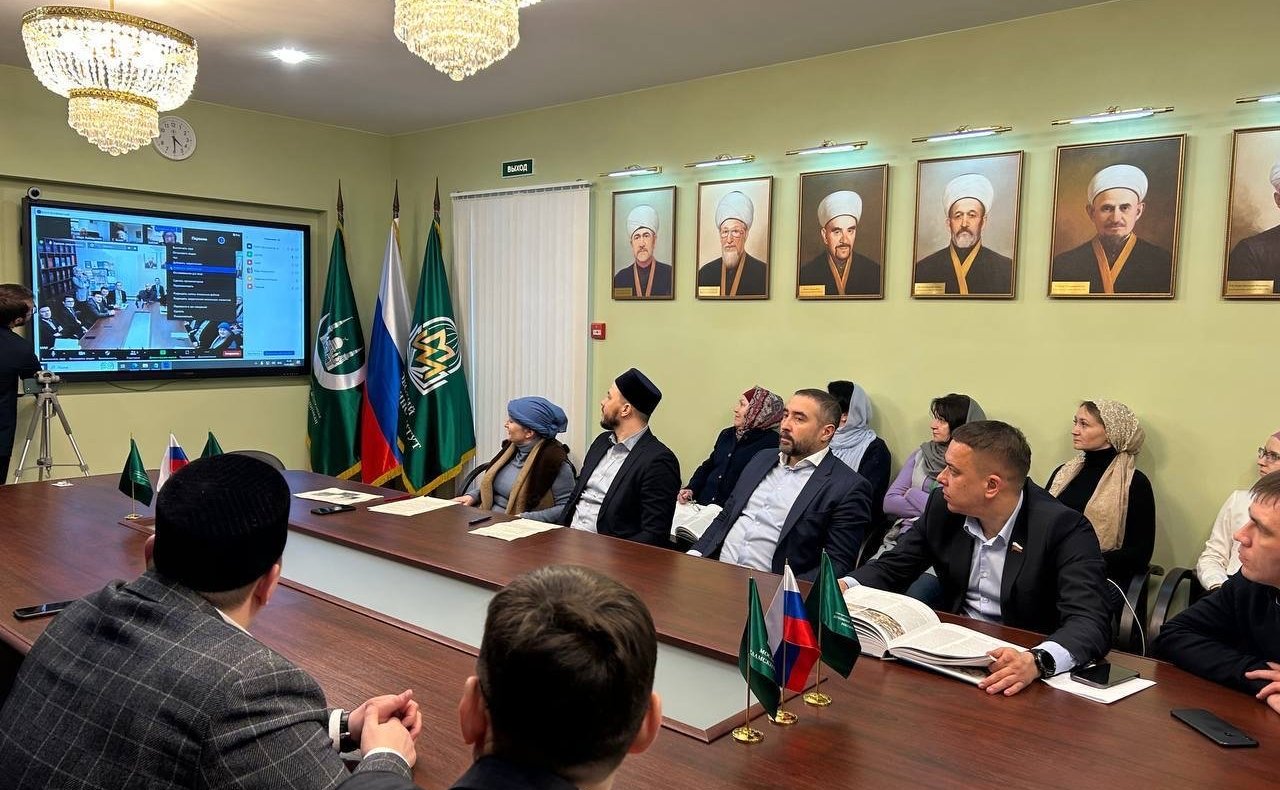 Айрат Гибатдинов провел встречу с представителями Духовного управления мусульман РФ и проректоратом МИИ