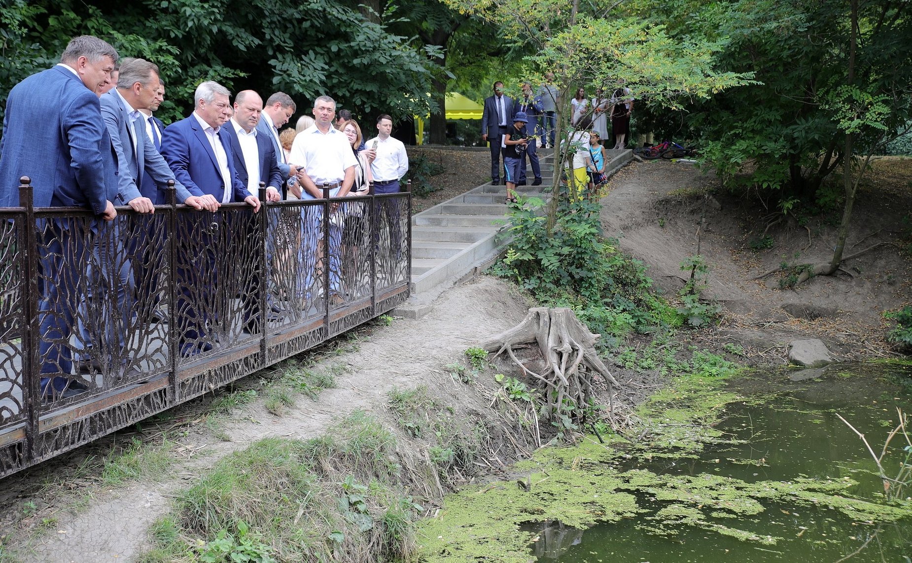 Андрей Яцкин в ходе рабочей поездки в регион посетил город Таганрог и осмотрел объекты городской среды