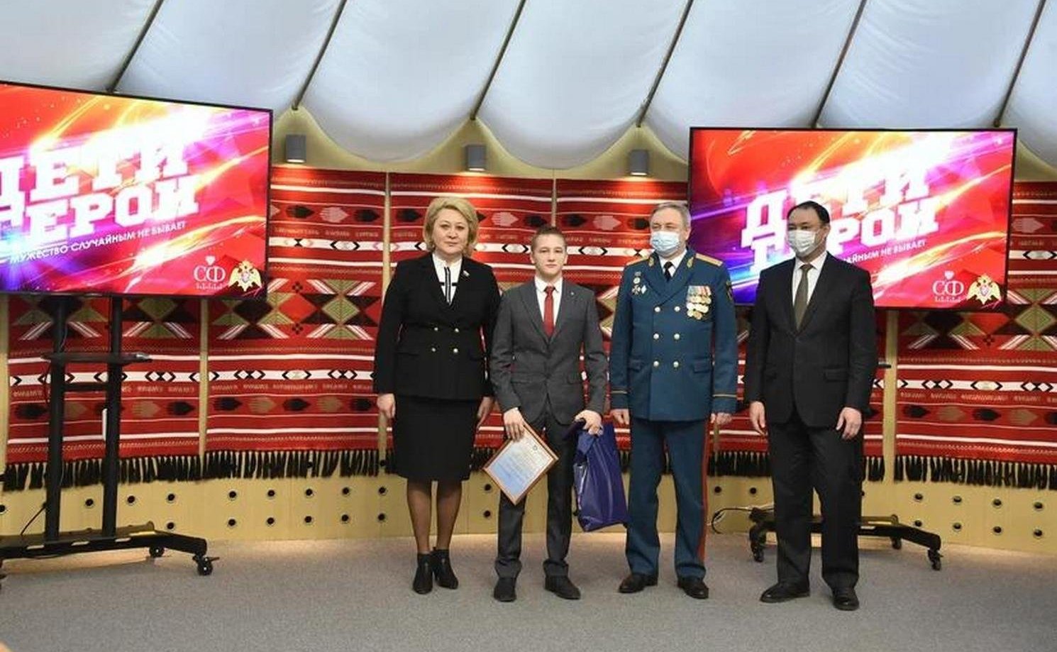 Лилия Гумерова приняла участие в торжественной церемонии награждения памятными медалями Совета Федерации «За проявленное мужество» детей-героев из Башкортостана