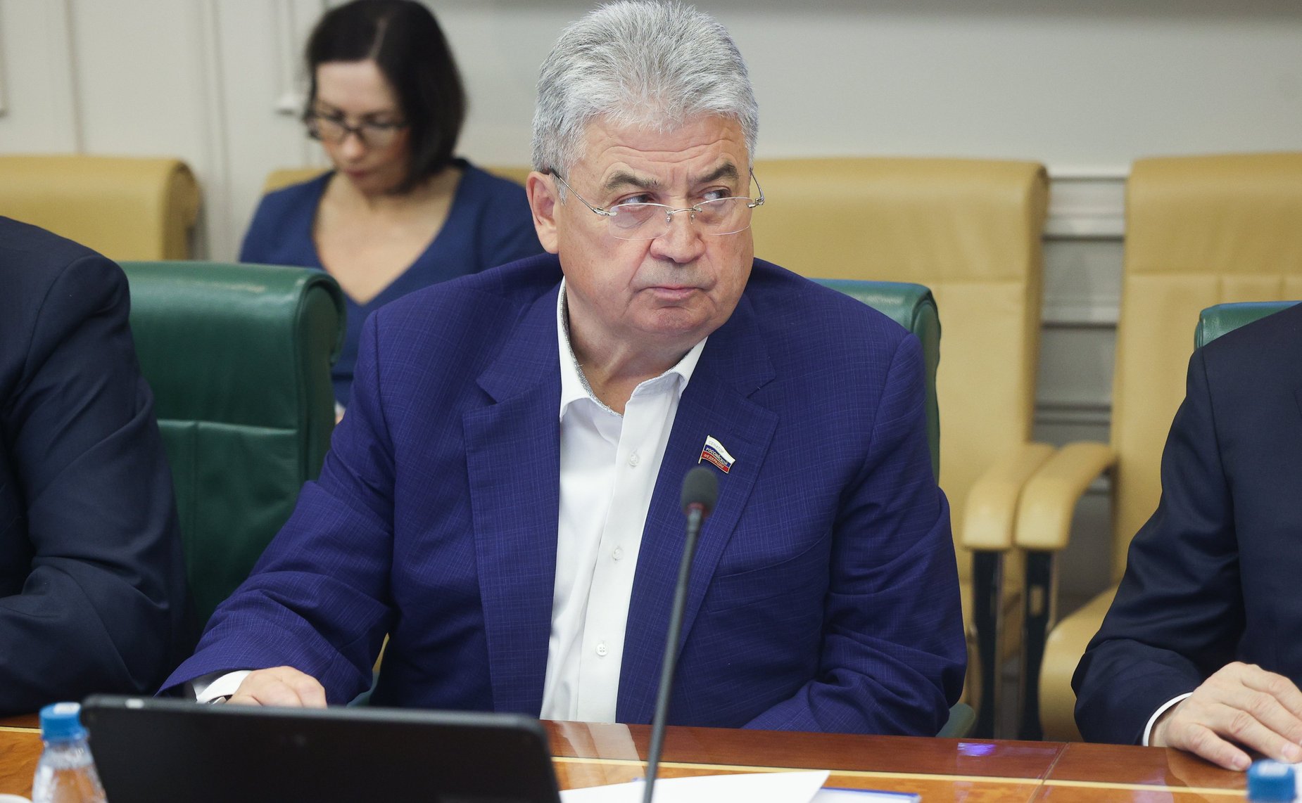 Геннадий Емельянов