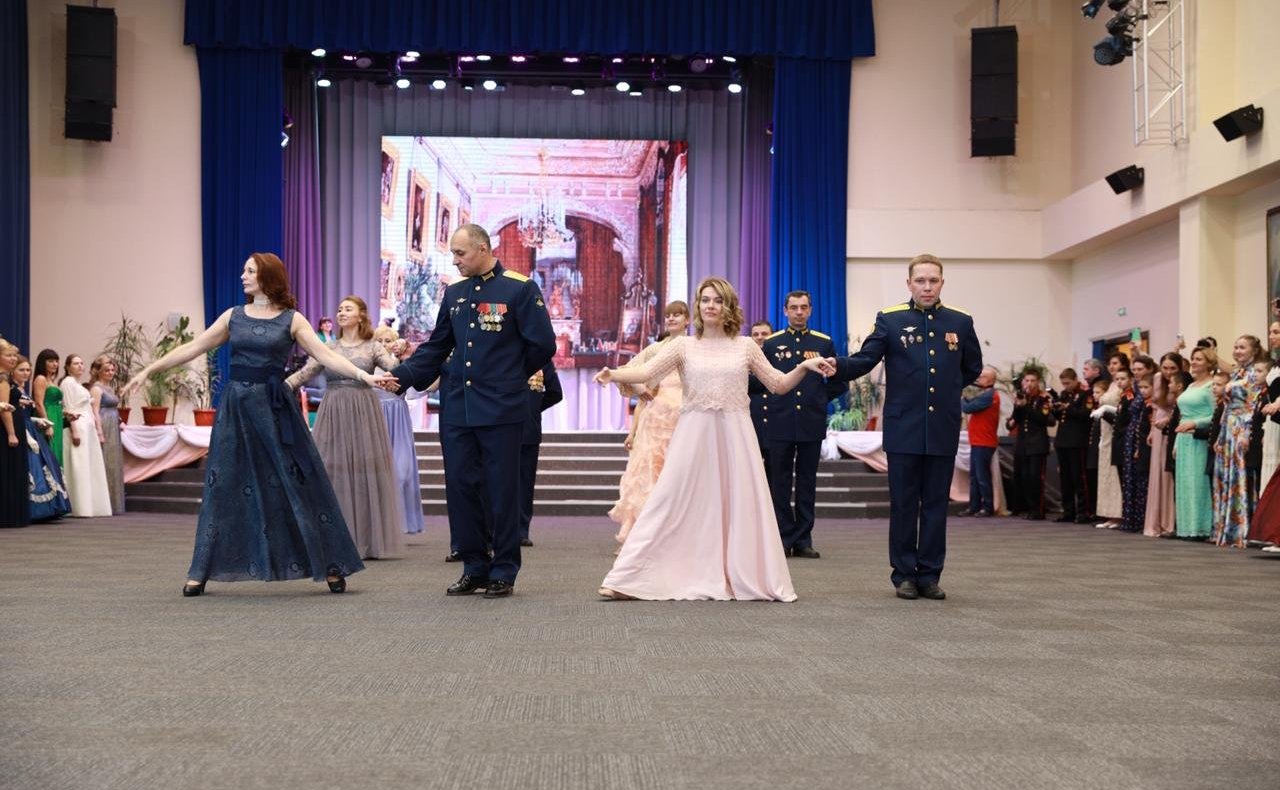 Воспитанники Тульского СВУ, их родители и преподаватели