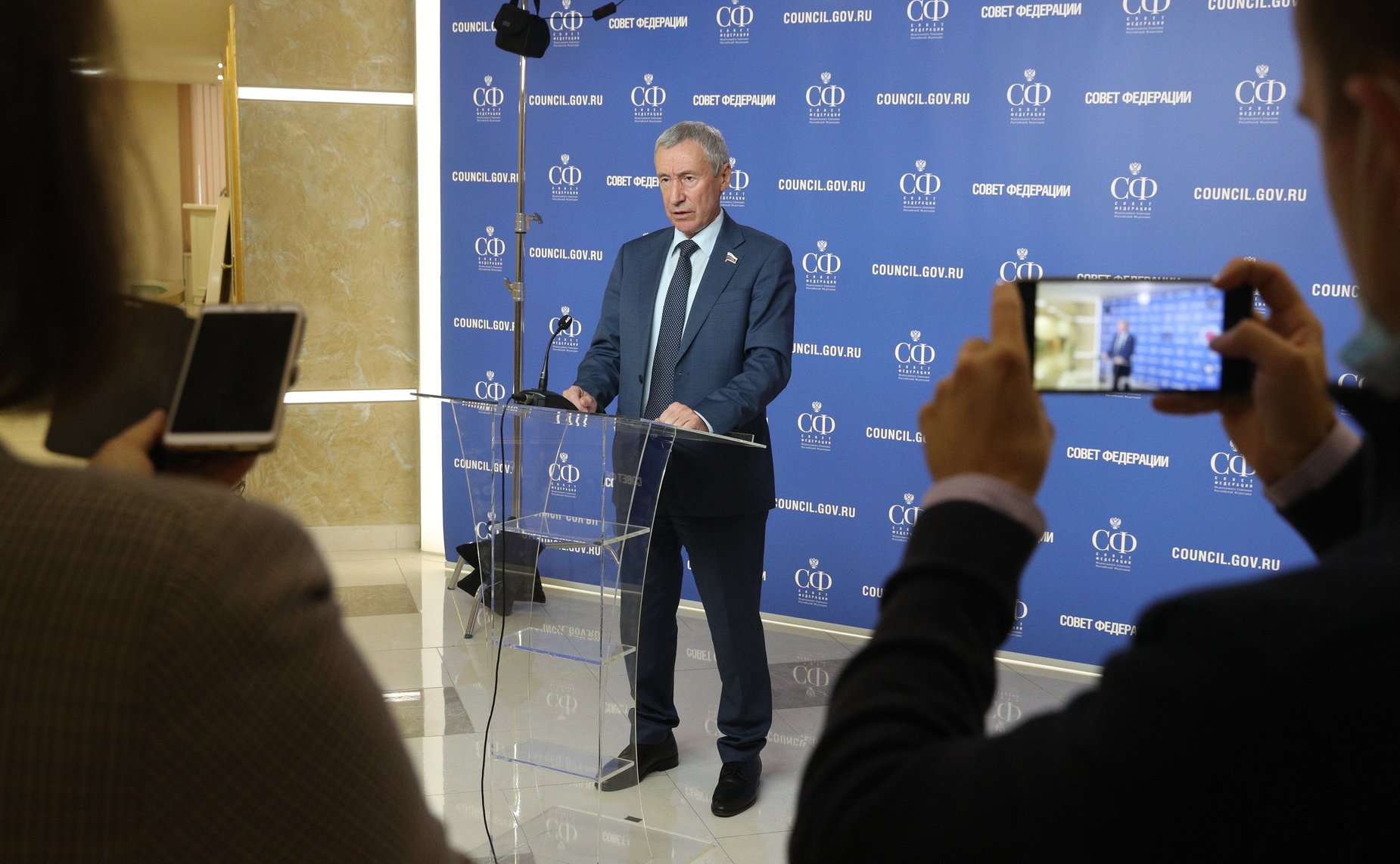 Брифинг председателя Временной комиссии СФ по защите государственного суверенитета и предотвращению вмешательства во внутренние дела РФ Андрея Климова