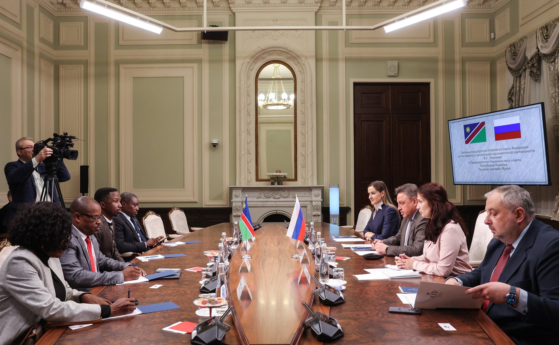 Вячеслав Тимченко провел встречу с Председателем Национального совета Республики Намибии Лукасом Синимбо Мухой