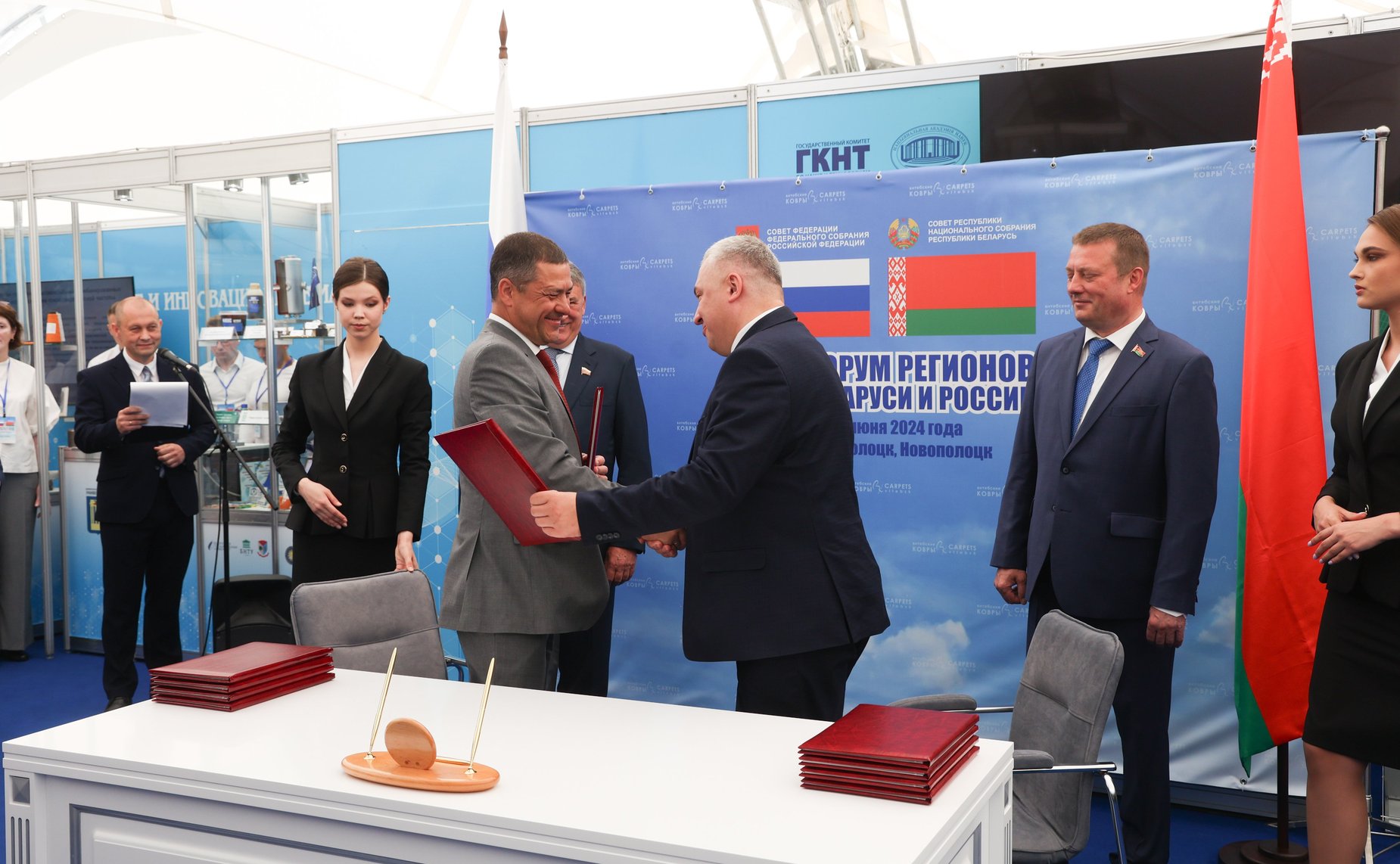 В присутствии заместителя Председателя СФ и заместителя Председателя Совета Республики было подписано 7 соглашений между областями Республики Беларусь и субъектами РФ