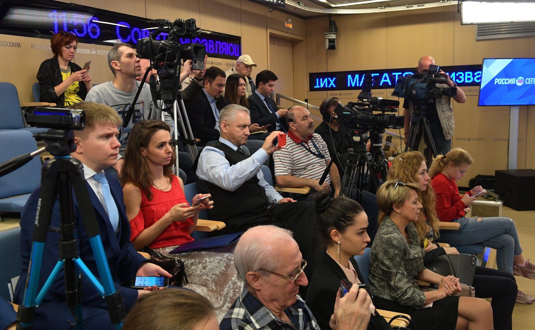 Пресс-конференция, посвященная итогам работы Временной комиссии СФ по информационной политике и взаимодействию со СМИ за год